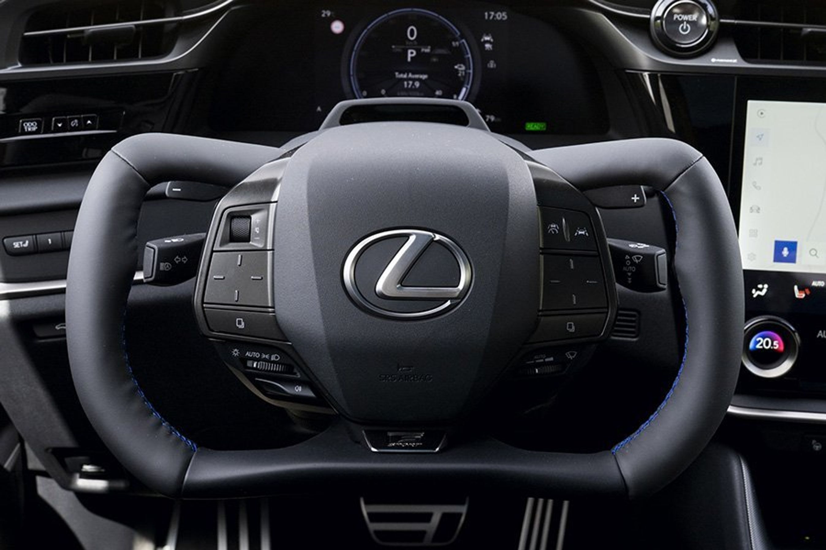 Særligt rat i en Lexus RZ