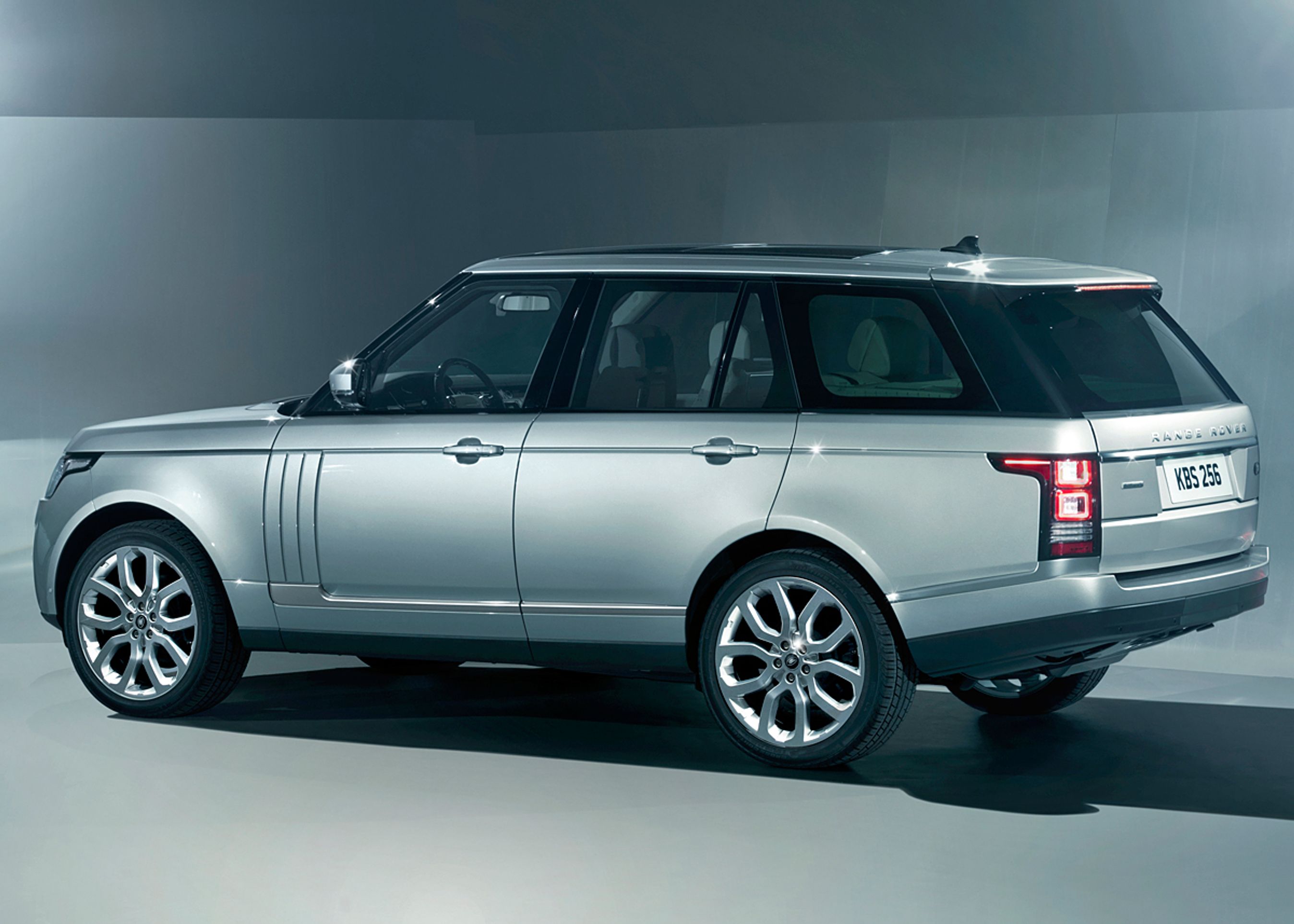 Selv om Range Rover er helt ny, er designstilen den helt velkendte, kantede.