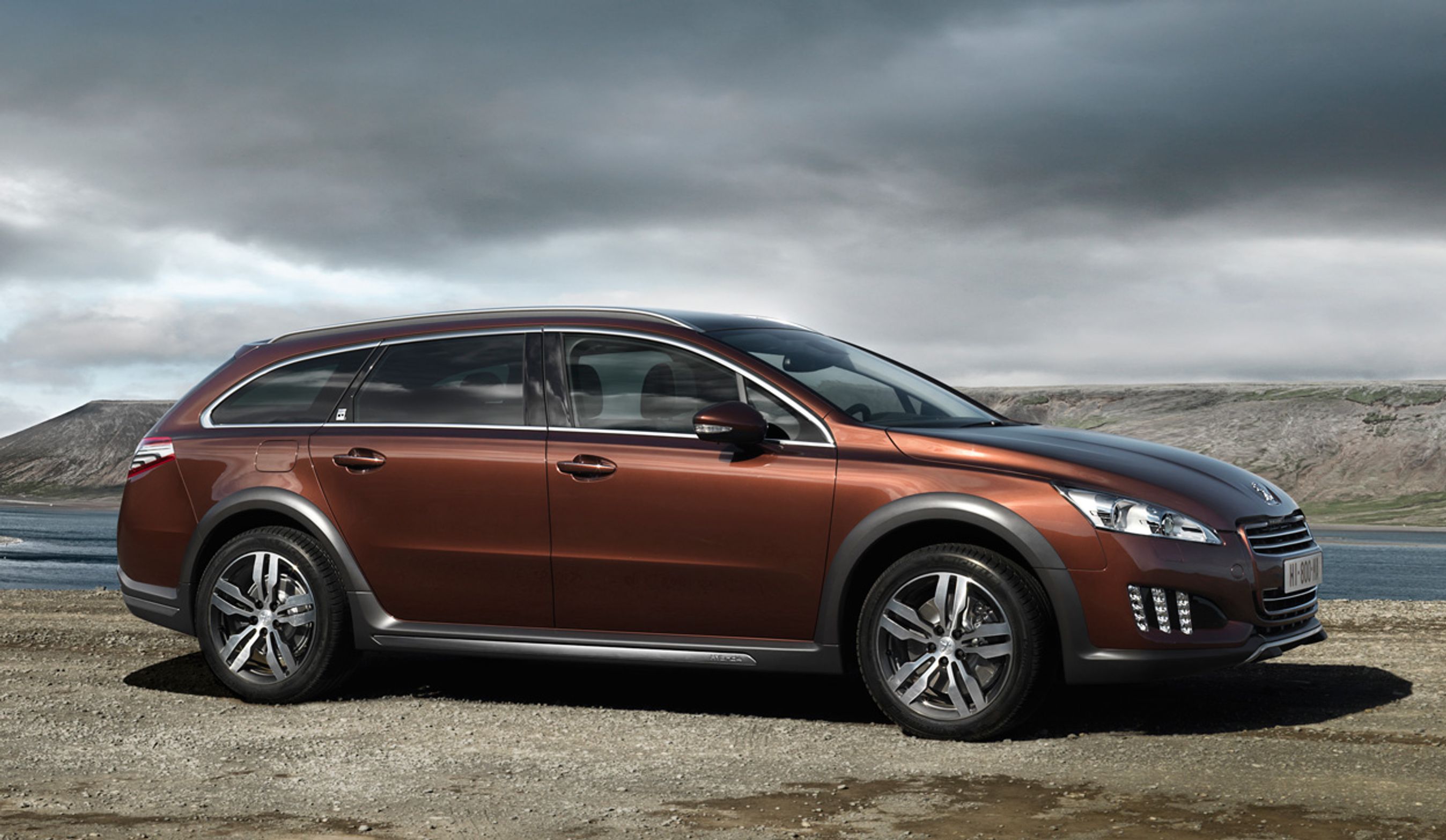 508 RXH har elmotoren placeret mellem baghjulene og en dieselmotor oppe fortil. Det gør det muligt at køre på både diesel og eldrift eller blot en af delene ad gangen.