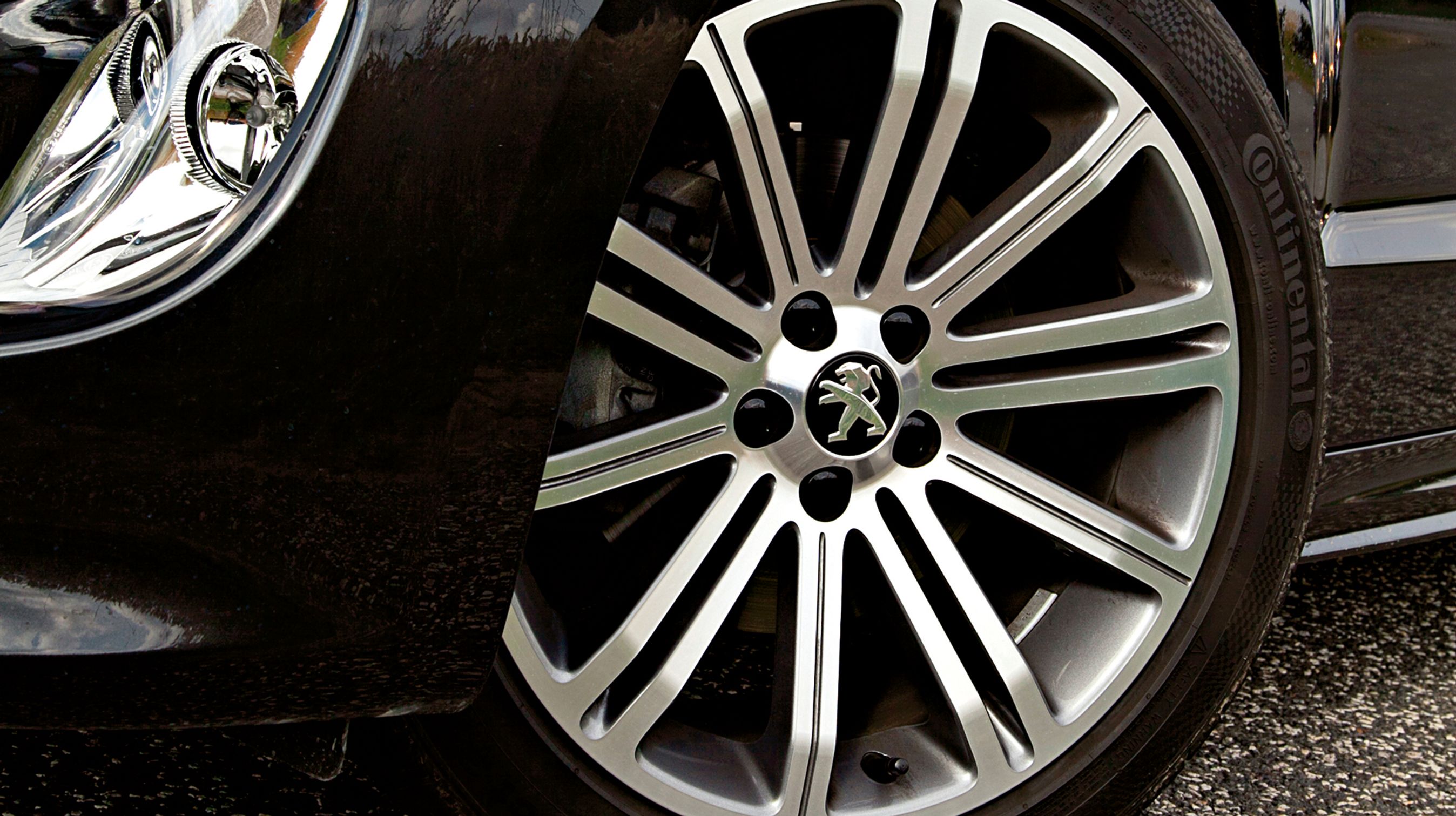 18”-fælge er standard på basismodellen; den kraftigere 200-hk-model har 19”-fælge.