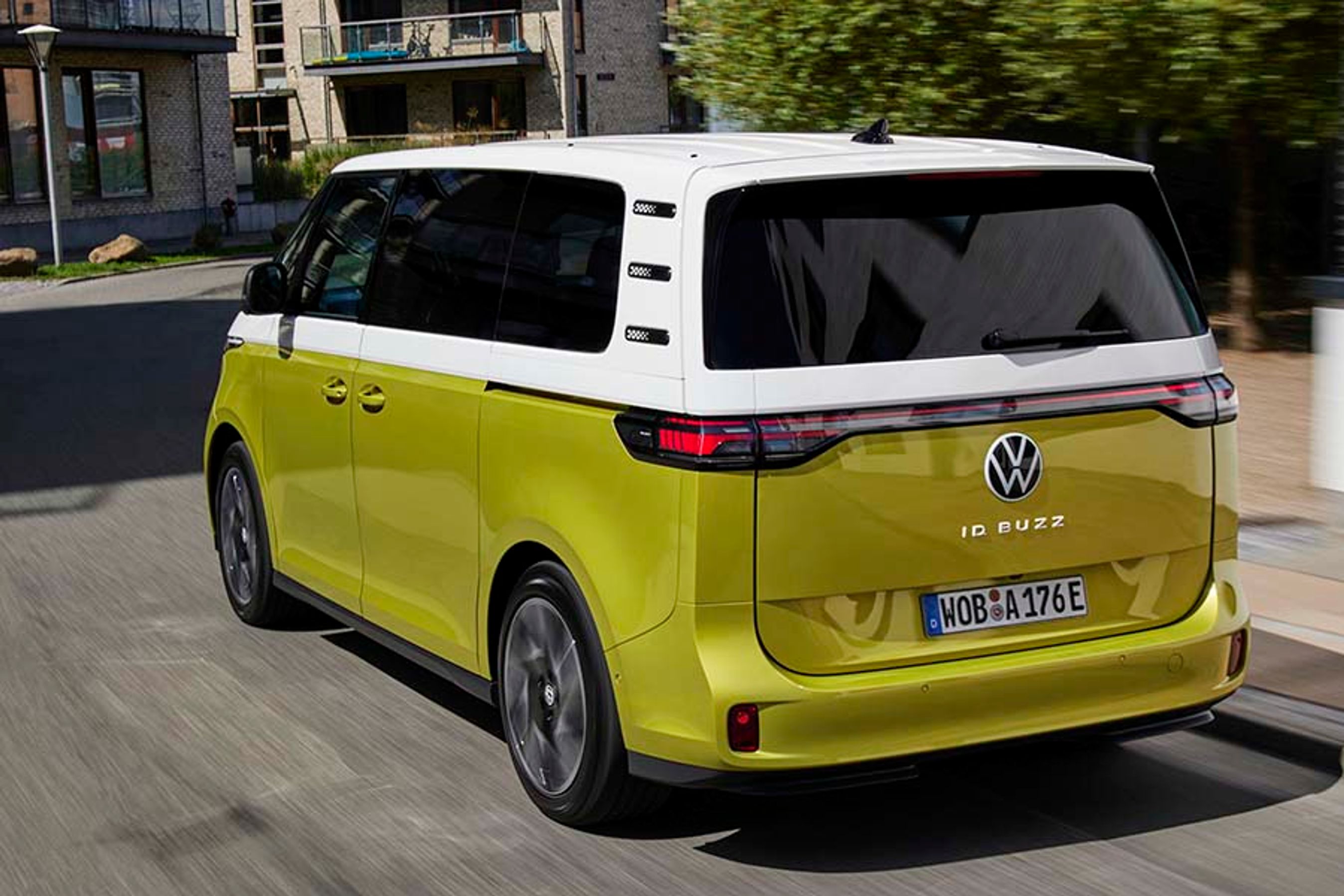 Der er altid en skydedør i begge sider, og i topudgaven (billedet) er både sidedøre og bagklap elektrisk betjente.