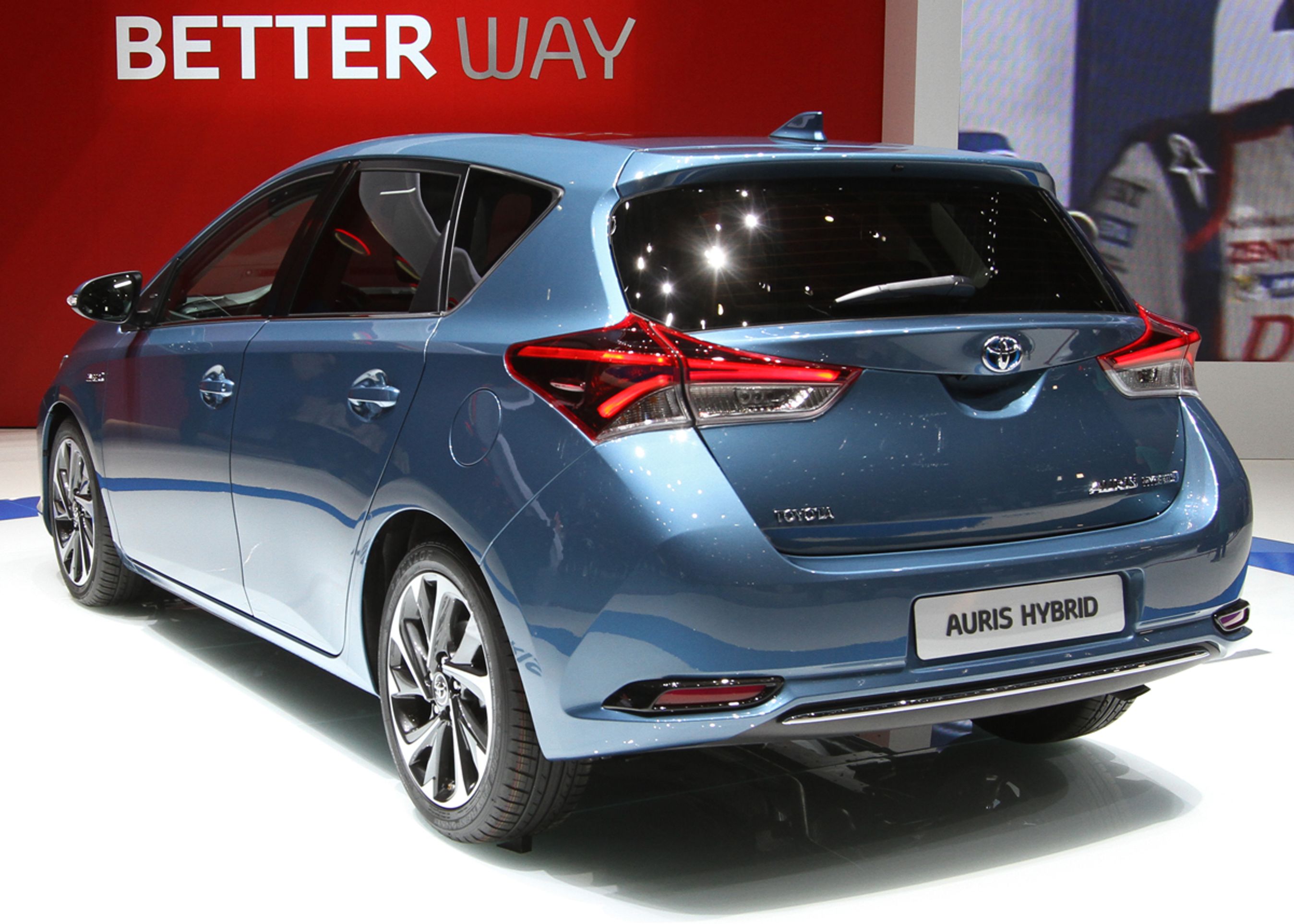 Baglygterne og bagkofangeren er nye og er med til at give bilen et mere "bredt" udseende. Fotos: Torben Arent