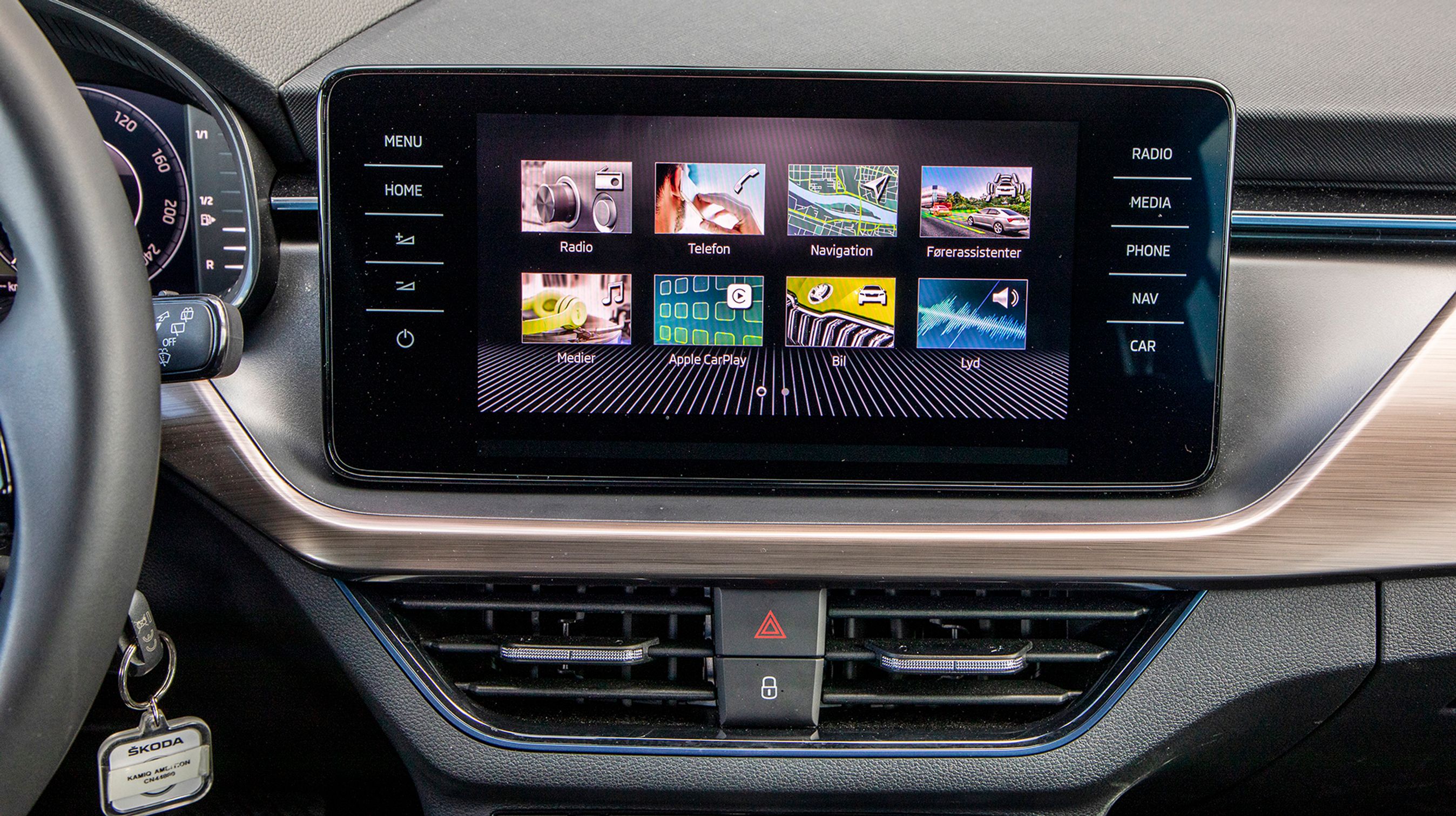 Den store skærm er en del af en pakke, der også inkluderer digitalt cockpit. Den koster 17.500 kr. 