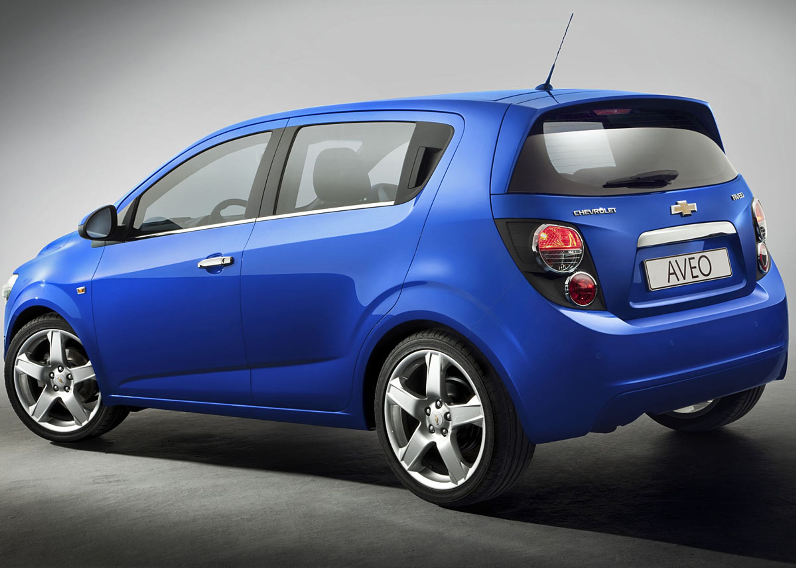 Chevrolet Aveo vises i Paris som femdørs. Senere kommer en firedørs, men nok ikke en tredørs.