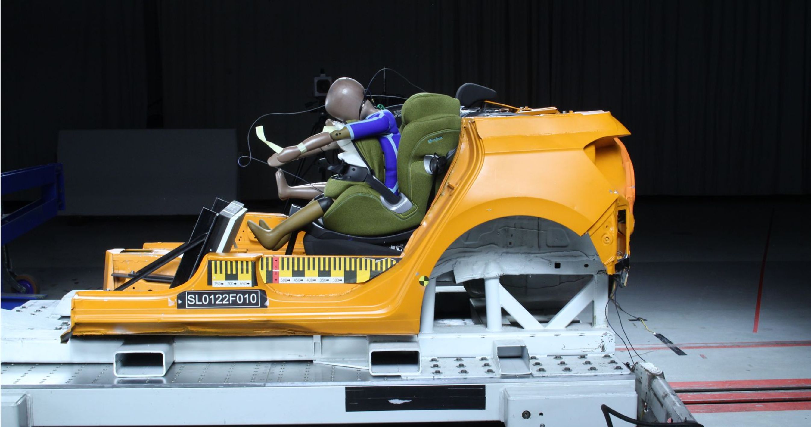 Kollisionstest af autostol med airbag