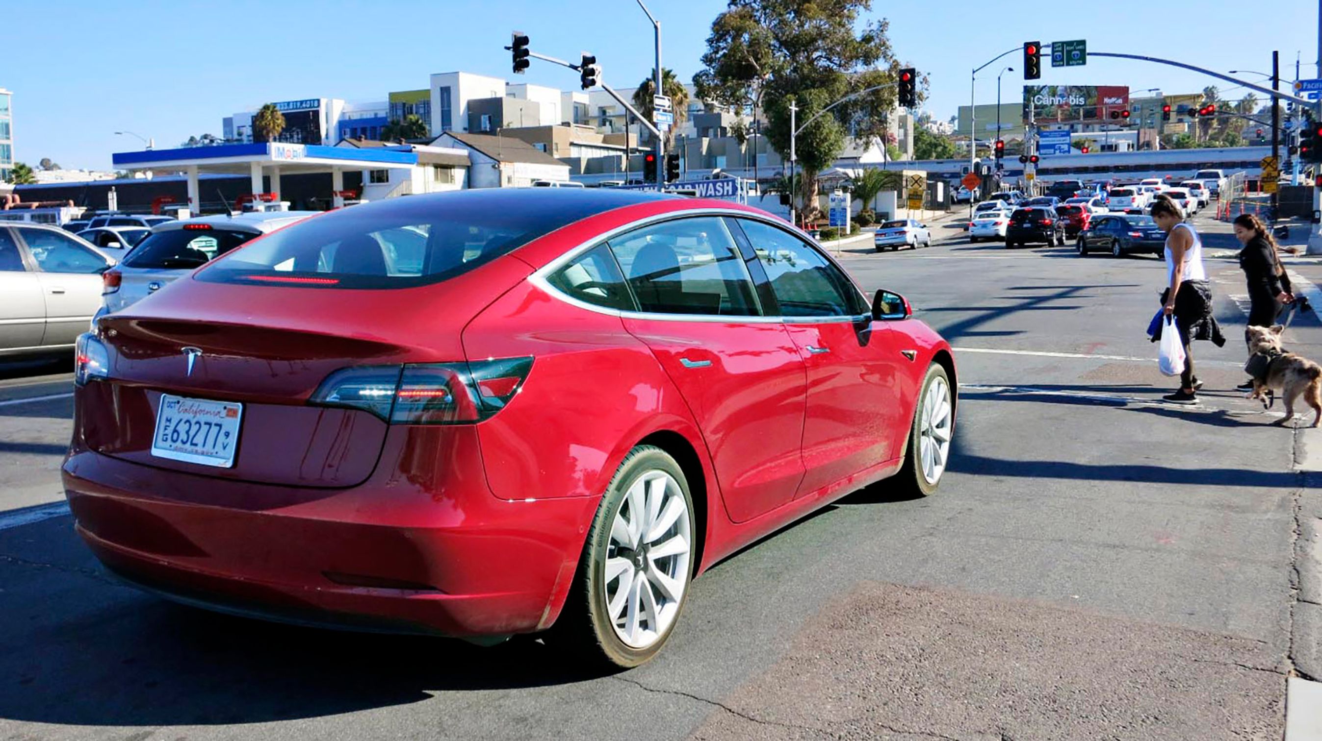 Tesla Model 3 i bybilledet