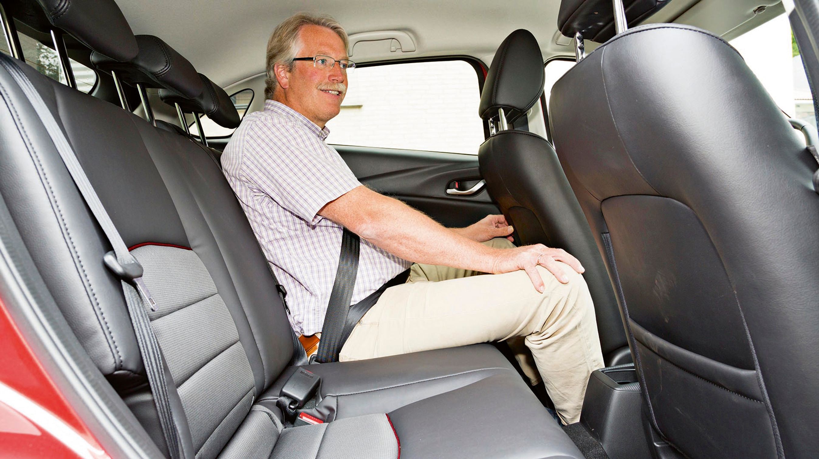 Der er relativt god plads ved bagsædet. Midterpladsen er dog ikke meget værd.