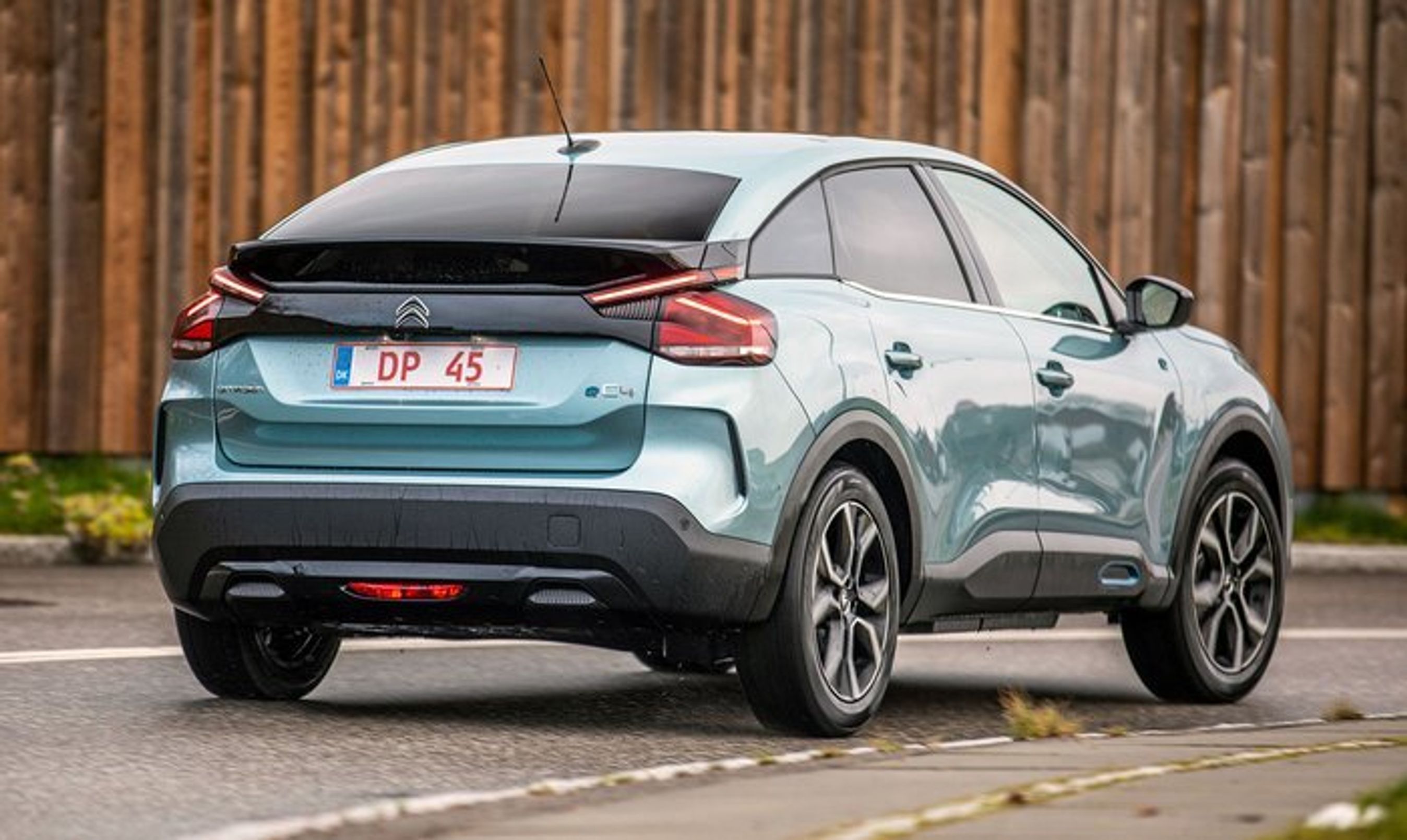 Citroën C4 er klar i begyndelsen af 2021 - fås både med elmotor og forbrændingsmotor.