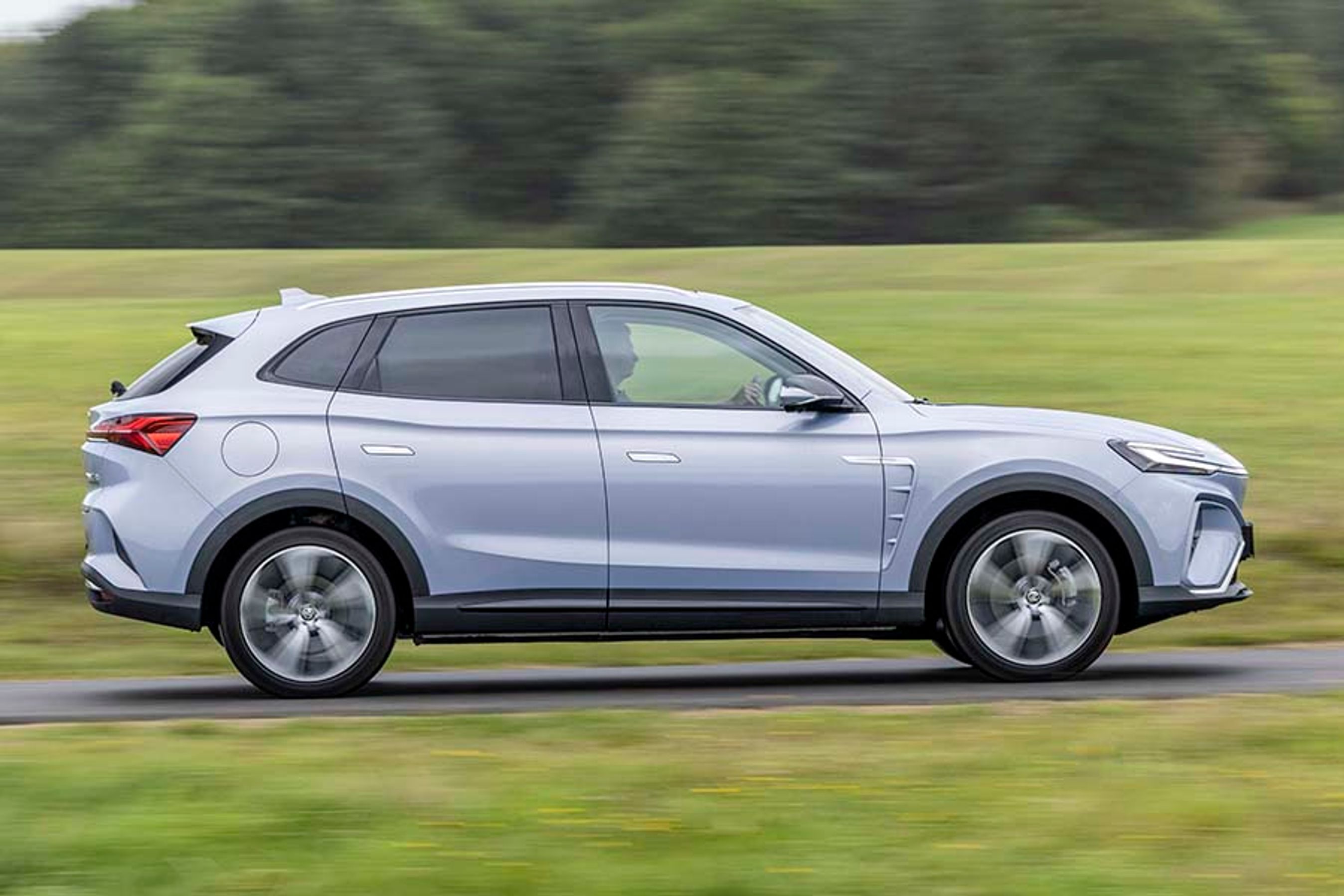 MG Marvel R er den længste bil i MG-familien, og er med sine 4,67 meter ganske stor at se på. Akselafstanden er på 280 cm.