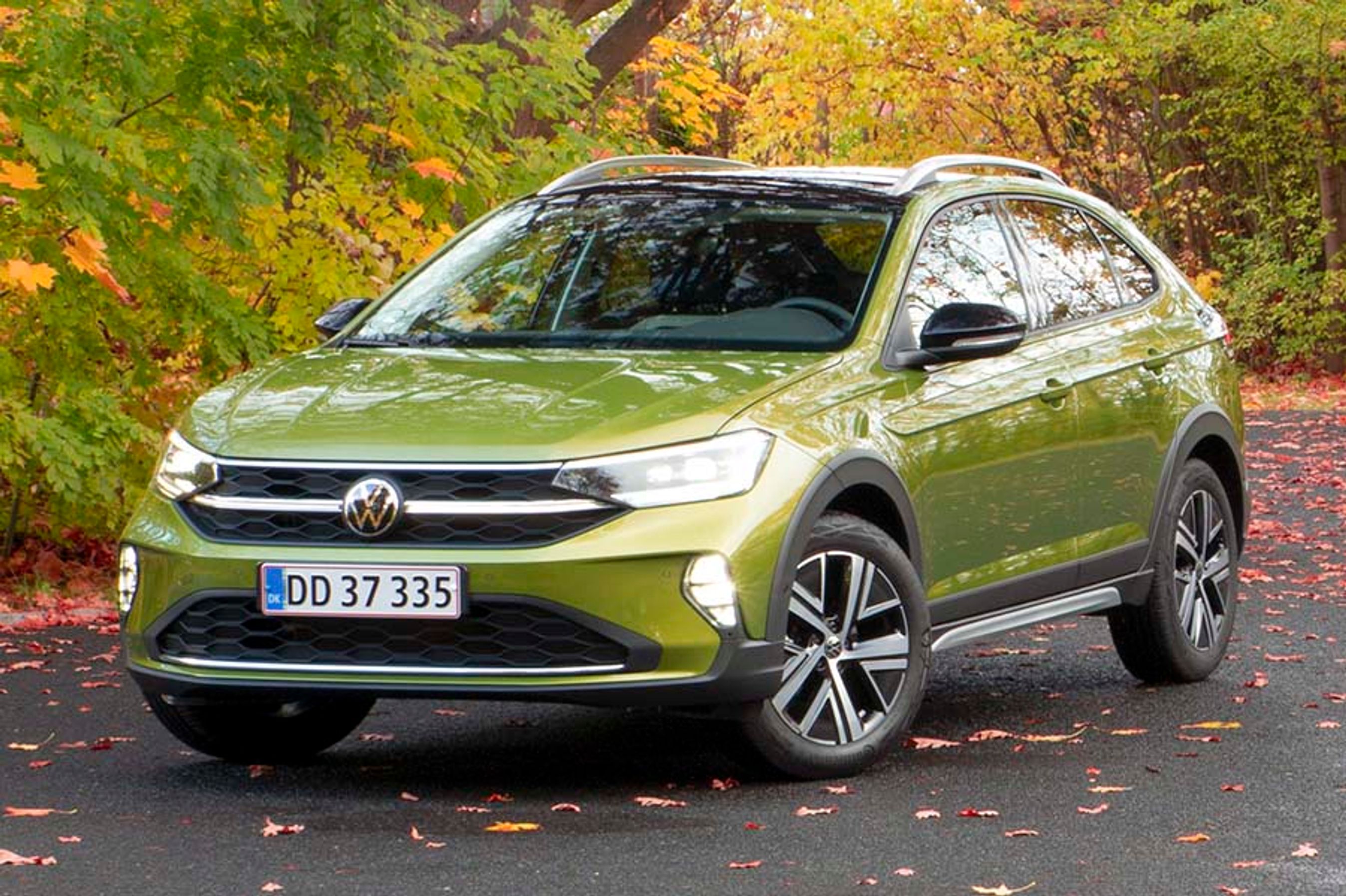 VW Taigo ligger med sin højde på 152 cm midt imellem en Polo og en T-Cross. Den skrånende bagende er høj mode blandt SUV-købere.