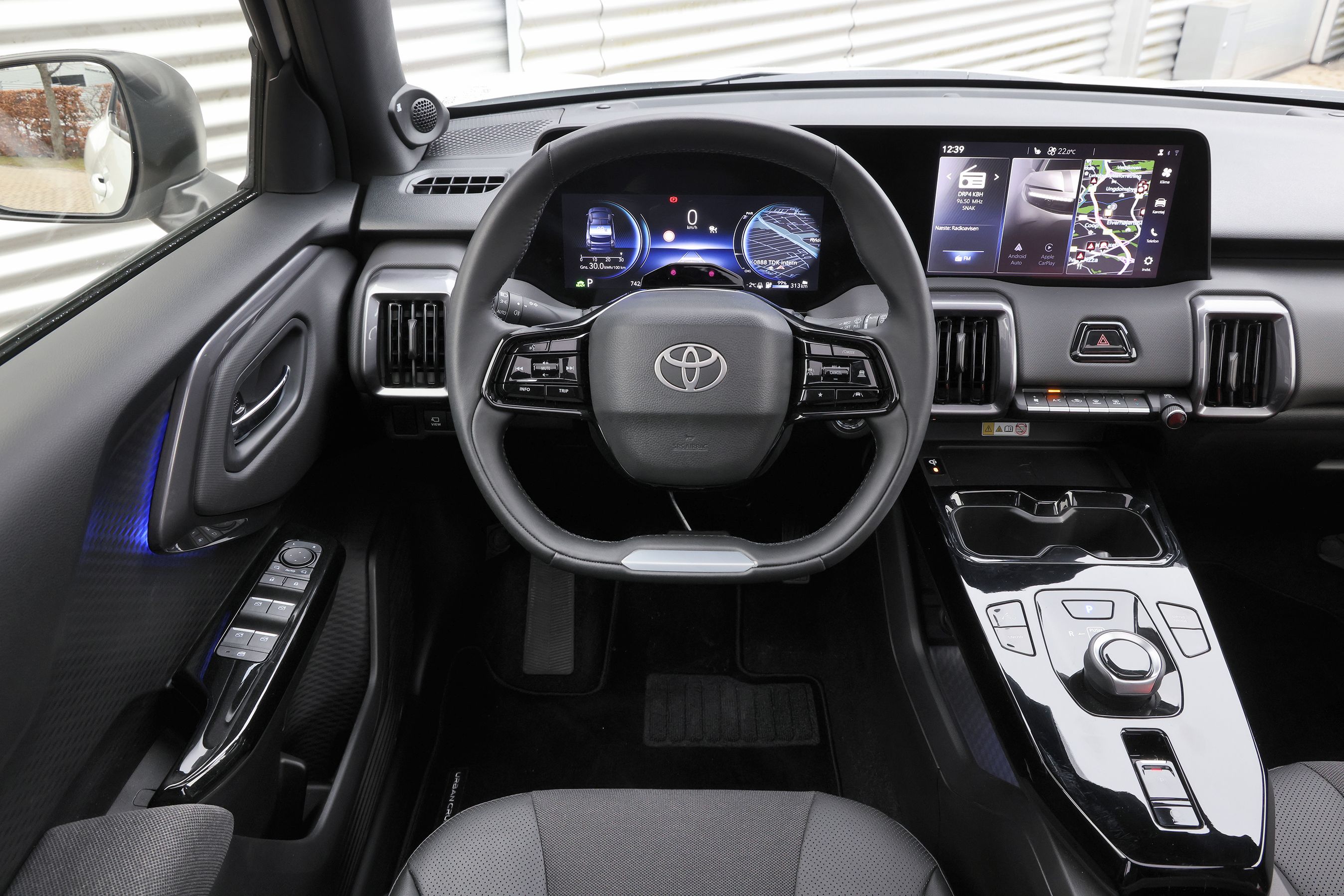 Førerpladsen i en Toyota Urban Cruiser