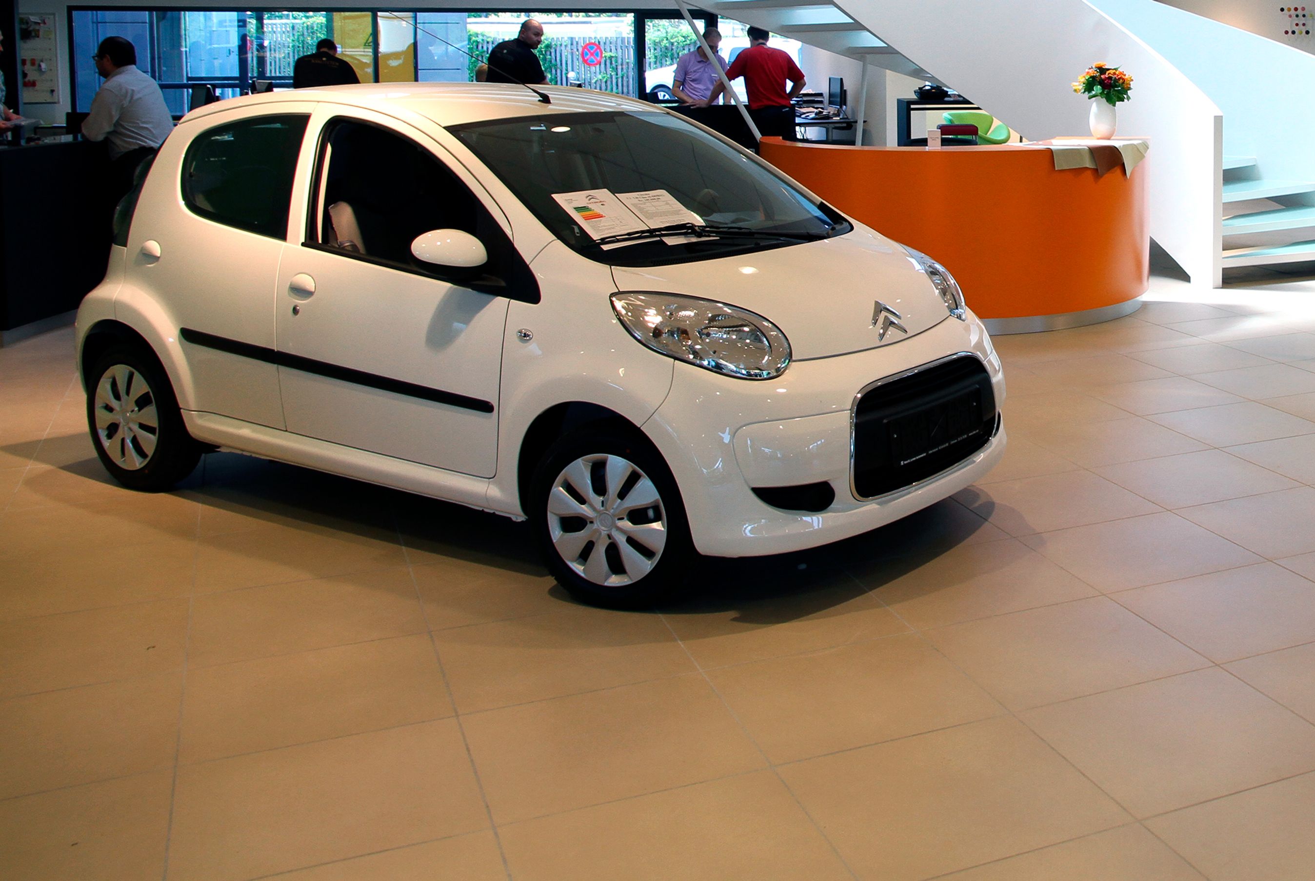 Der har været stille de seneste tre måneder hos landets bilforhandlere.