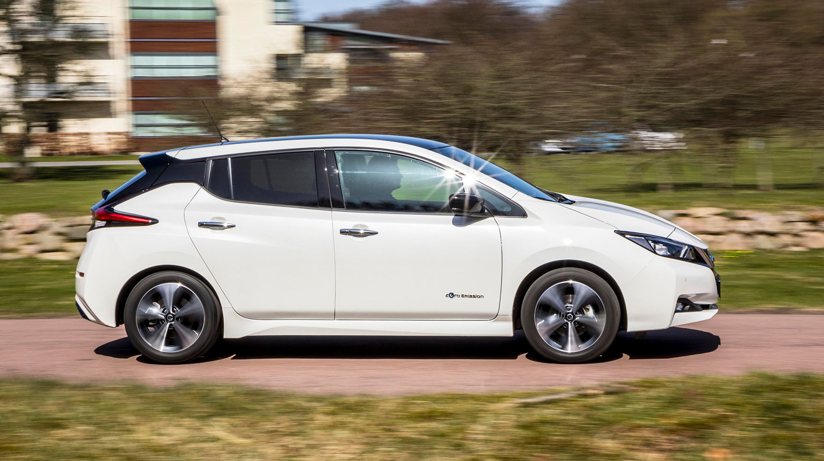 Nissan Leaf fra siden