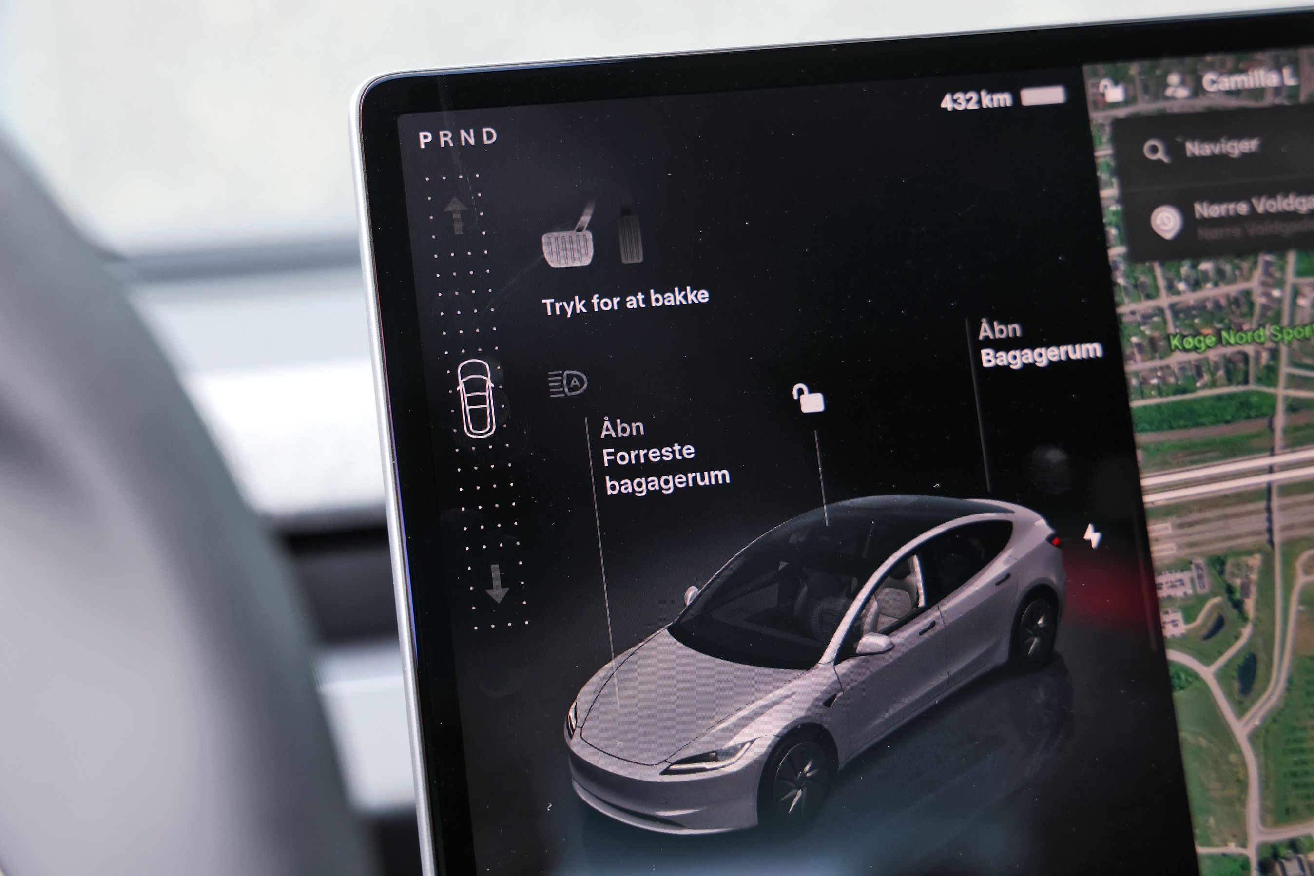 Digital gearvælger i Tesla Model 3 baghjulstræk fra 2026. 