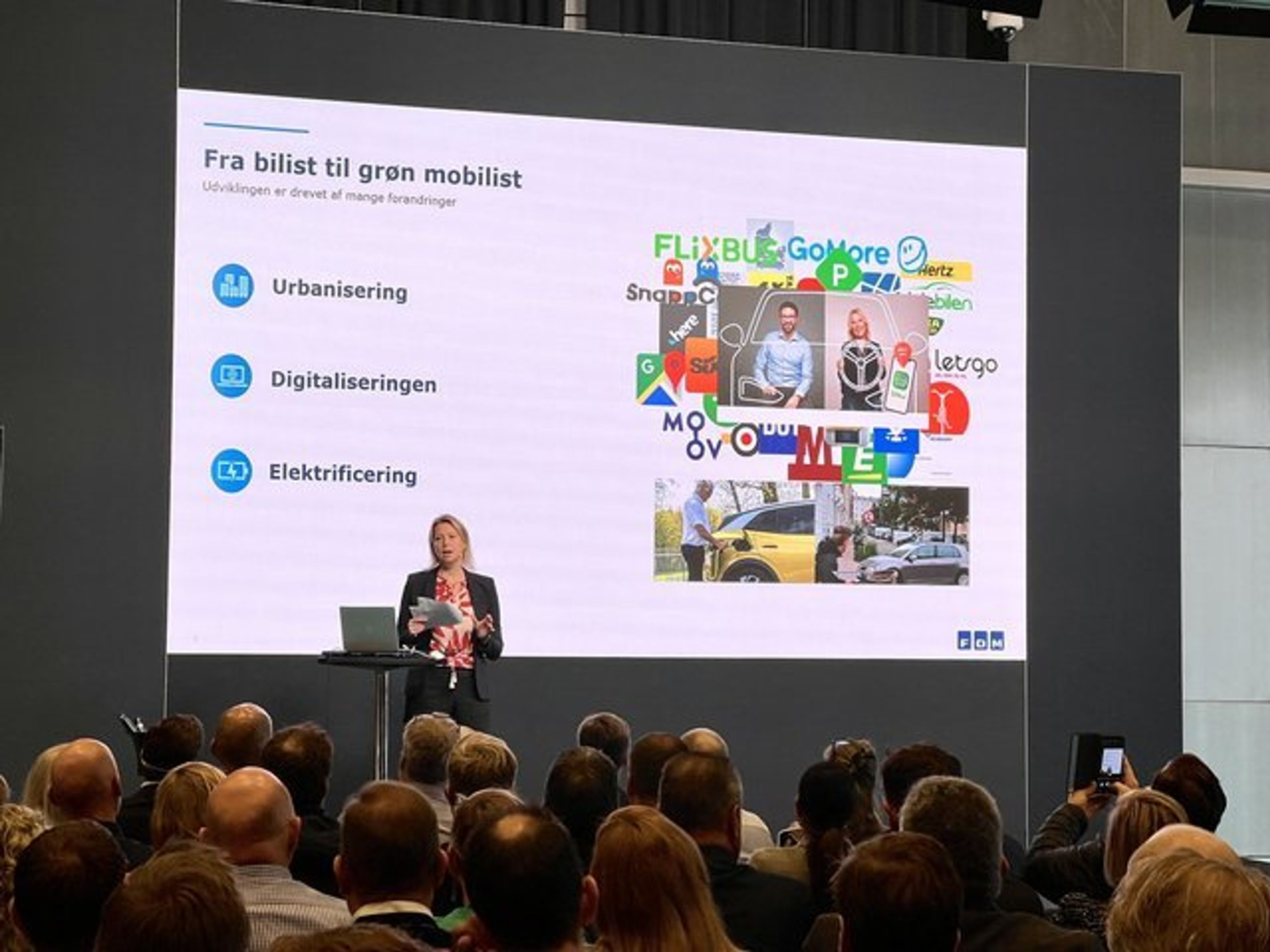 FDMs administrerende direktør, Stina Glavind, taler på scenen i Bella Center.