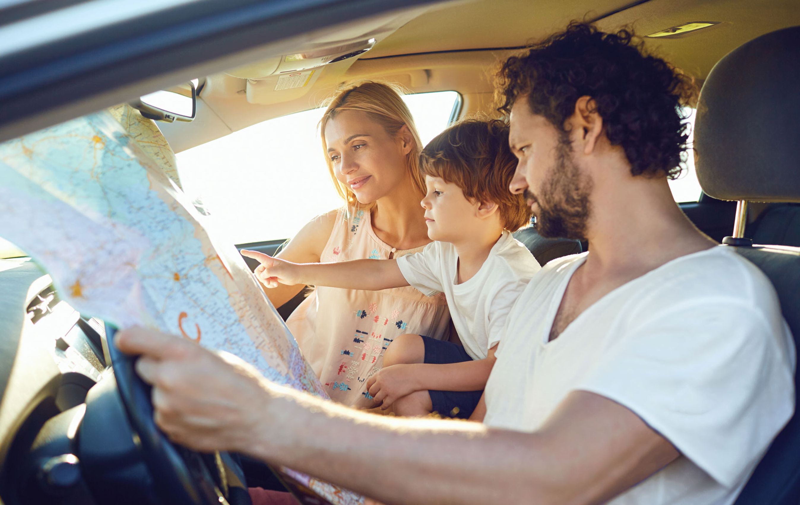 Familie på kør selv-ferie