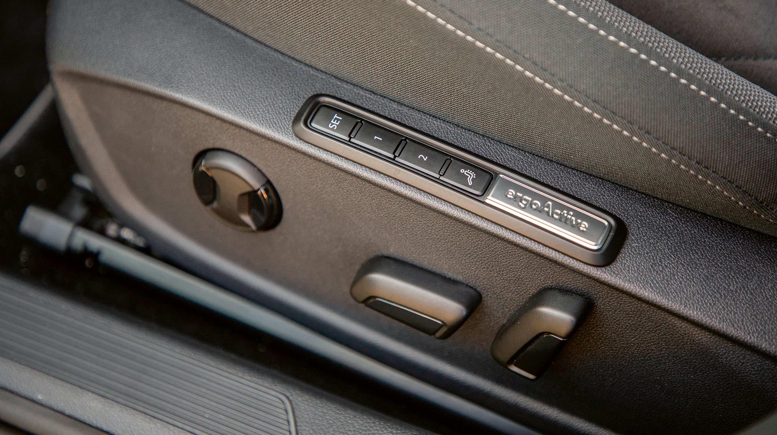 I Style-udgaven er el-justerbare sæder med indbygget massage standard.