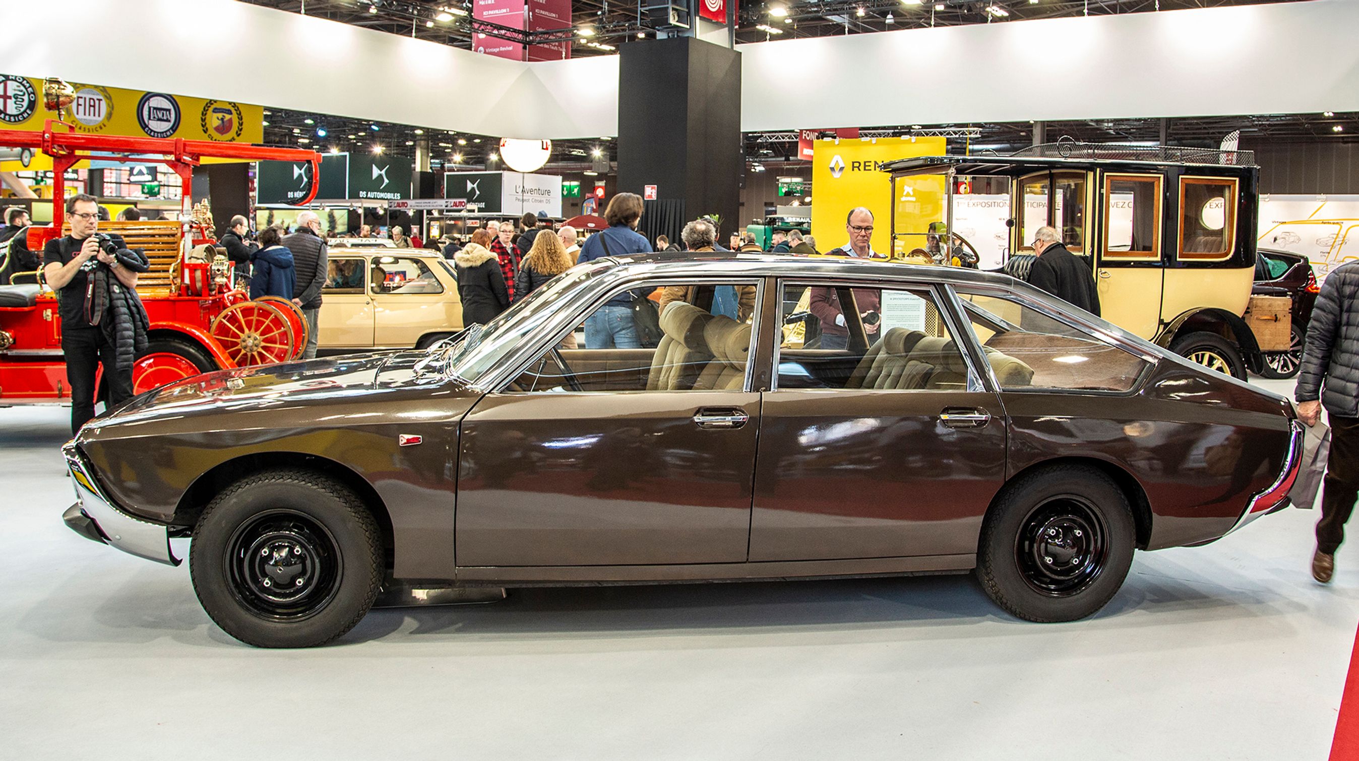 På Renaults store stand kunne man blandt andet se en prototype til en luksusbil med V8-motor. Prototype H, som bilen hed, kom aldrig i produktion.