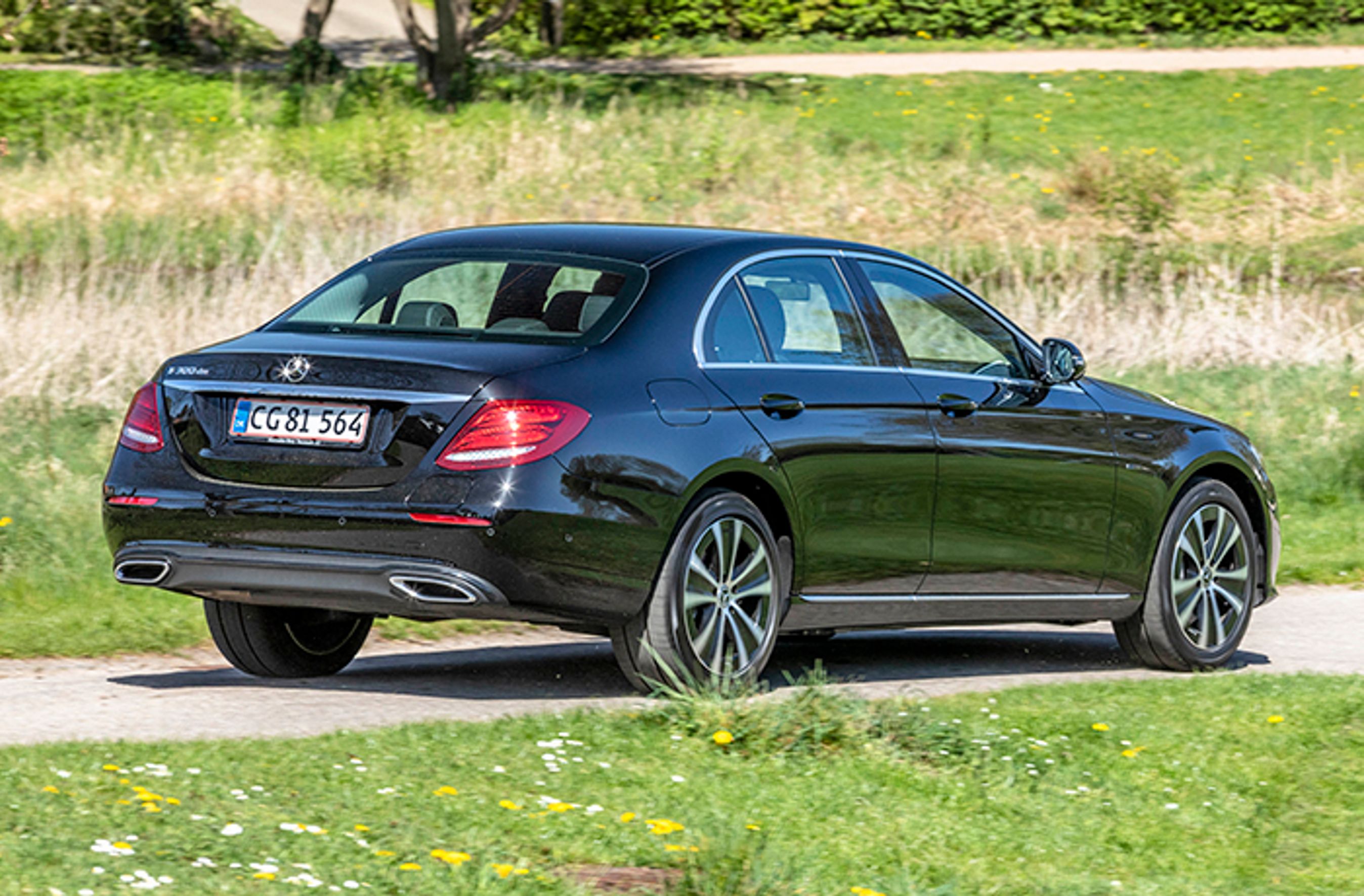 Mercedes-Benz E300de set bagfra