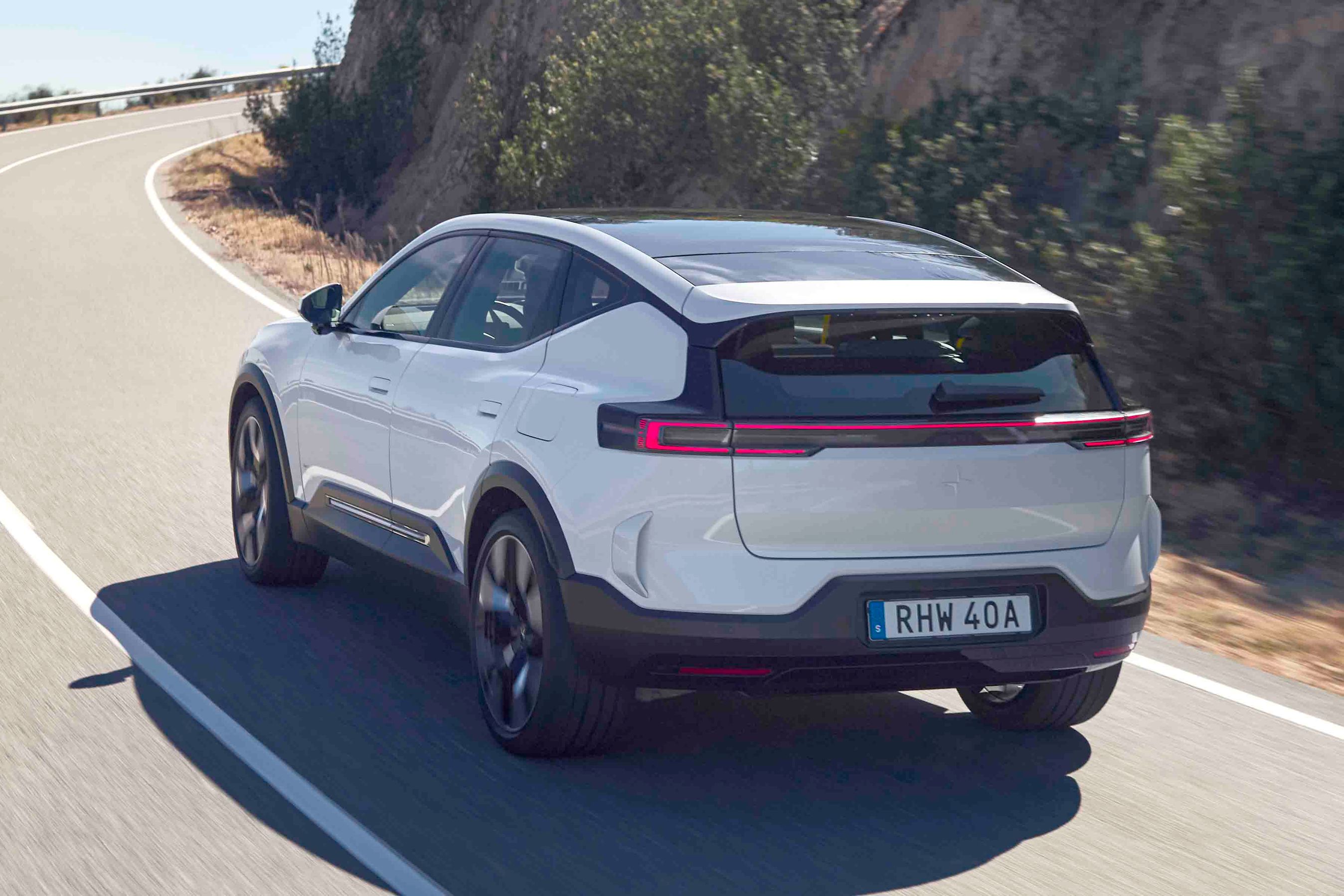 Polestar 3 set bagfra, mens den kører