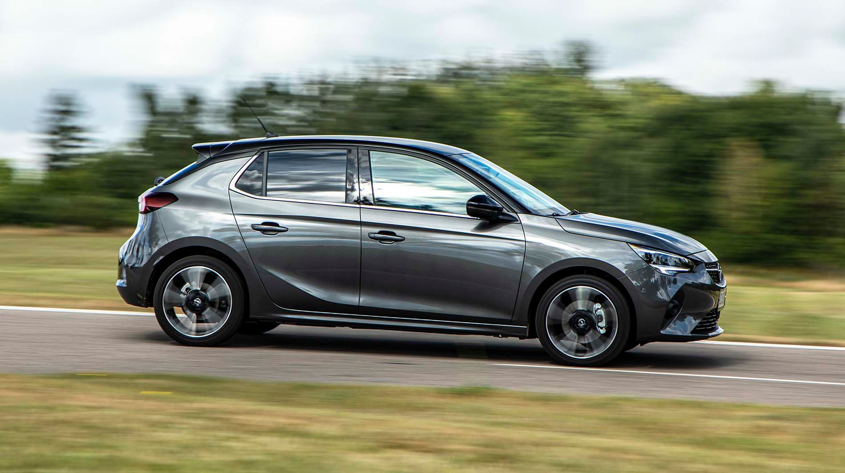 Opel Corsa er bygget som en variant af Peugeot 208, men har alligevel fået sit eget tydelige udtryk.