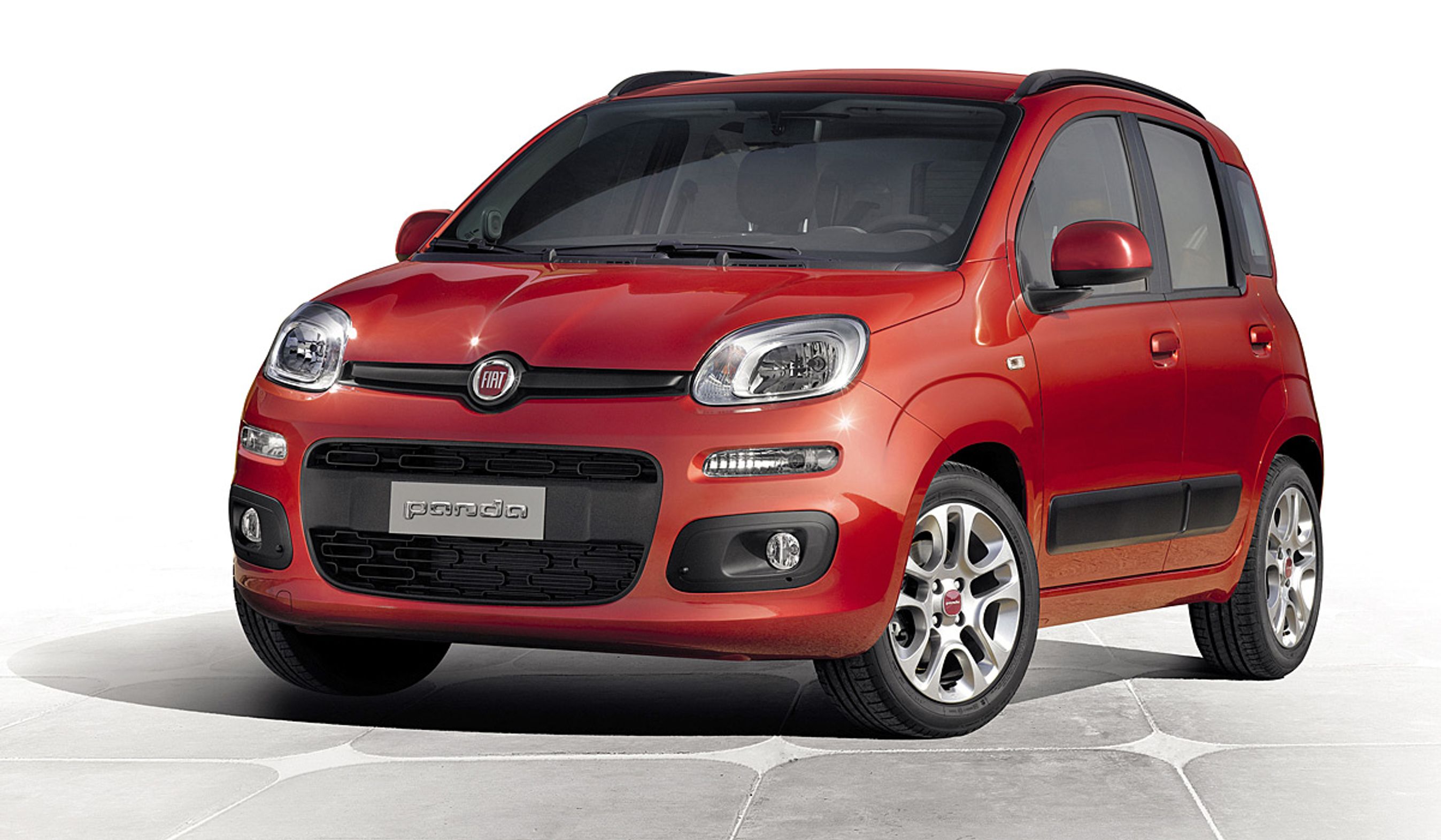 Panda ligner forgængeren, men linjerne er blevet mere runde, og grill'en mellem forlygterne er gjort mindre.