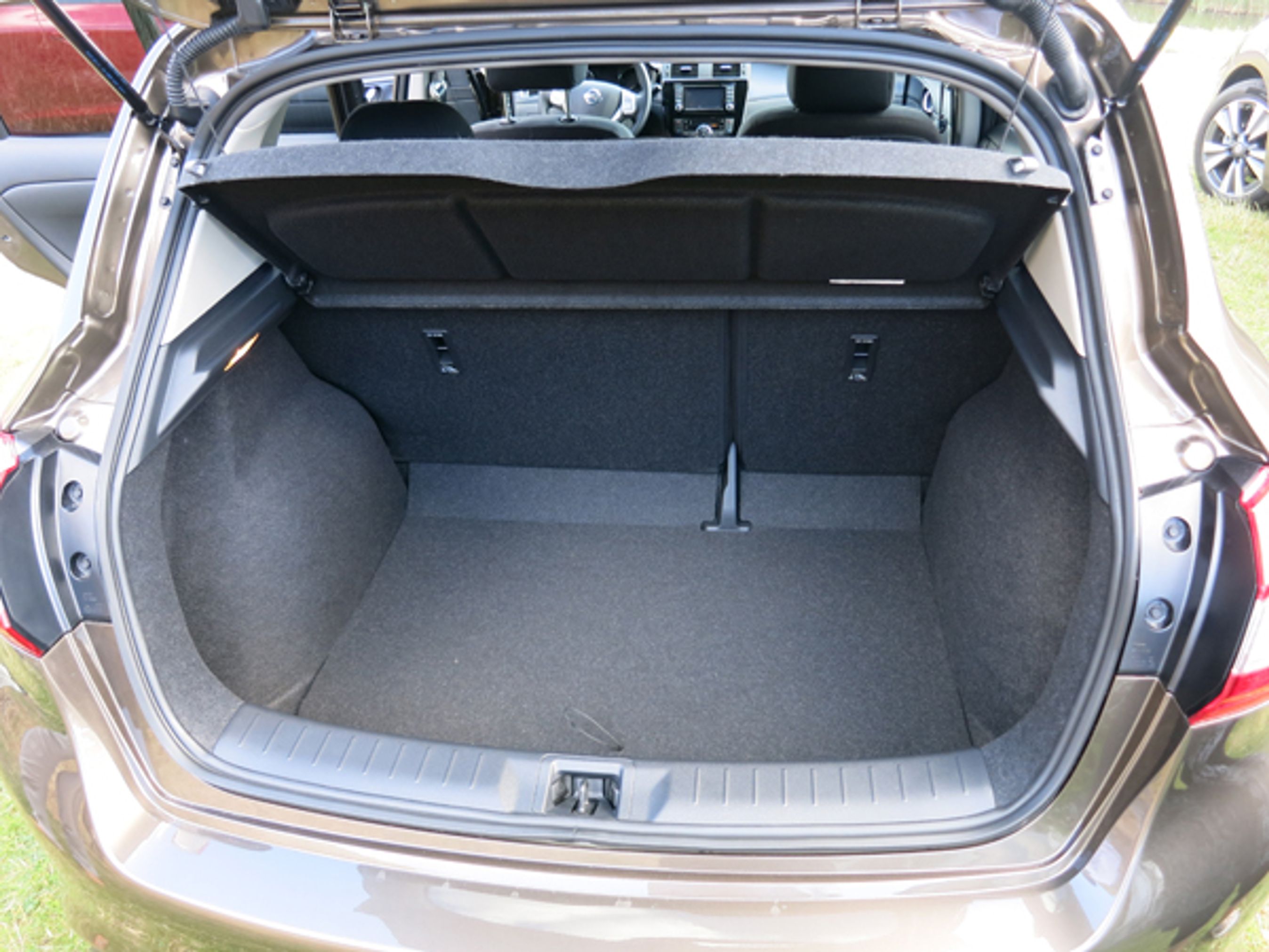 Bagagerummet rummer 385 liter og ser meget regulært ud i formen.