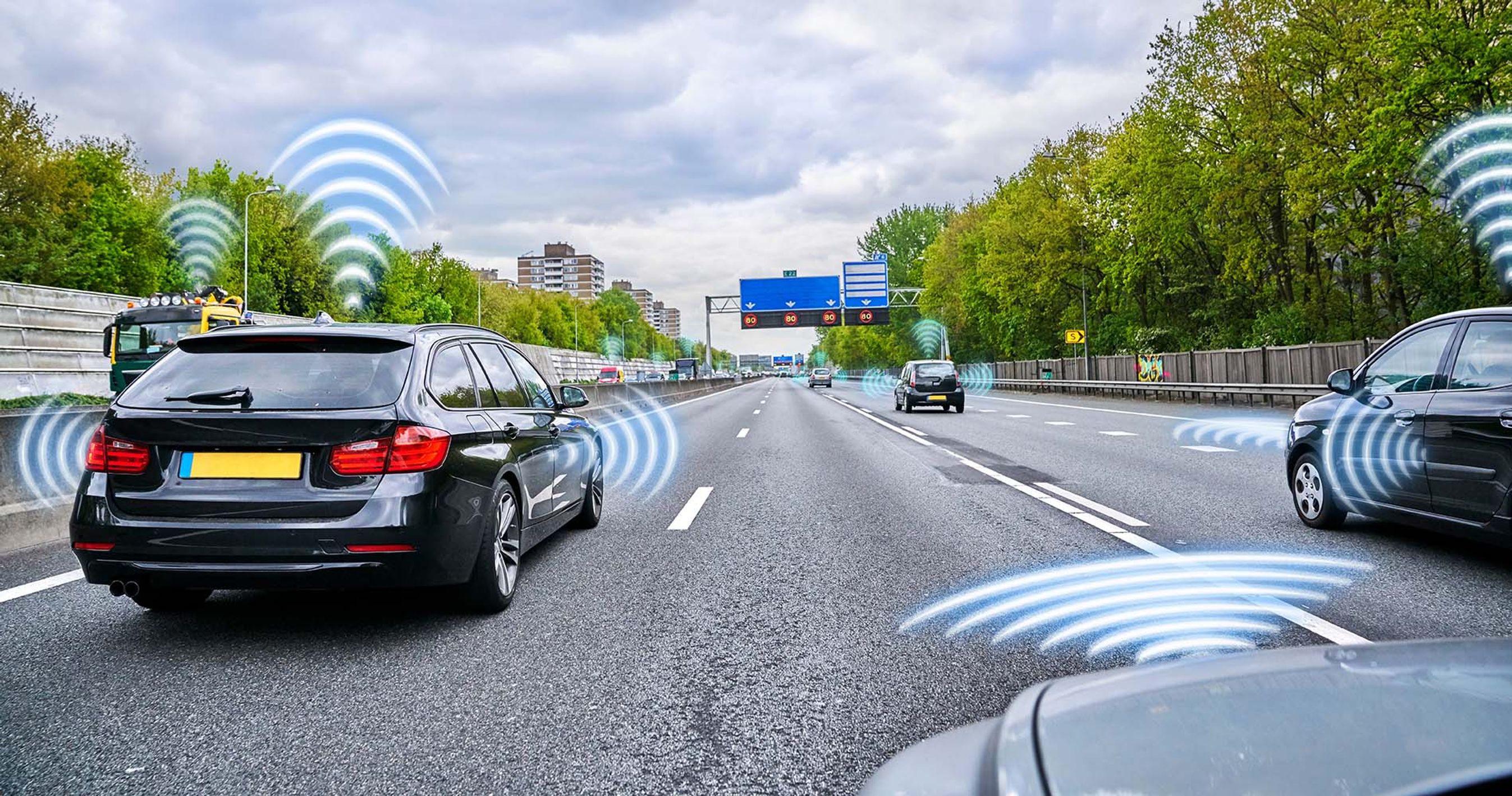 Bilernes køreassistenter holder øje med de andre trafikanter. 