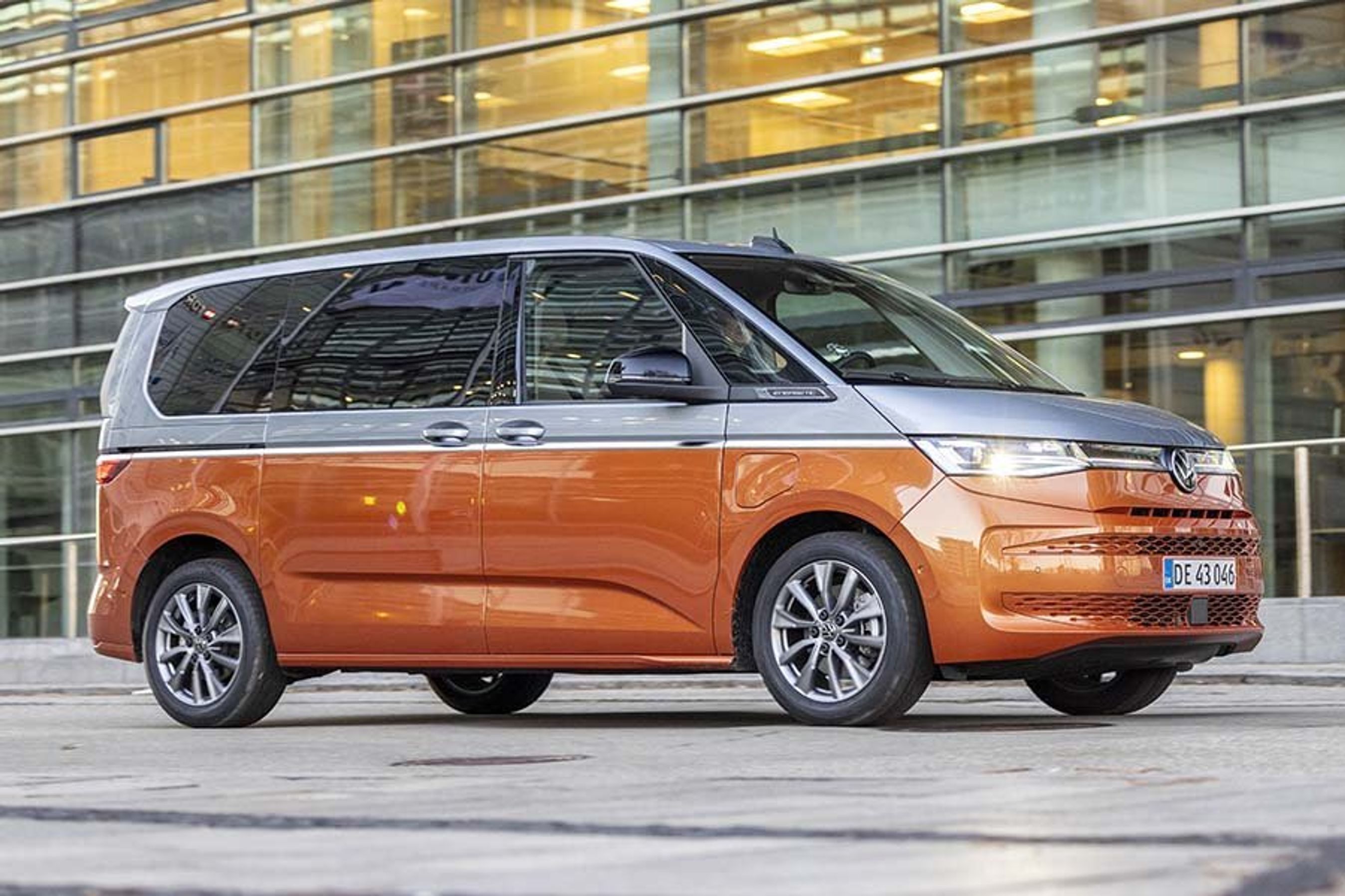 VW Multivan set forfra