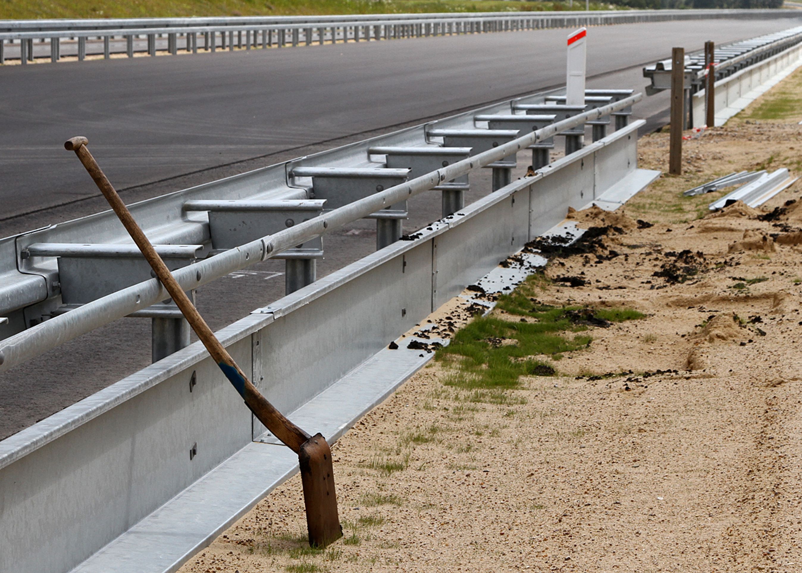 En ny type paddehegn skal holde tudser og andet småkravl væk fra den farlige motorvej.