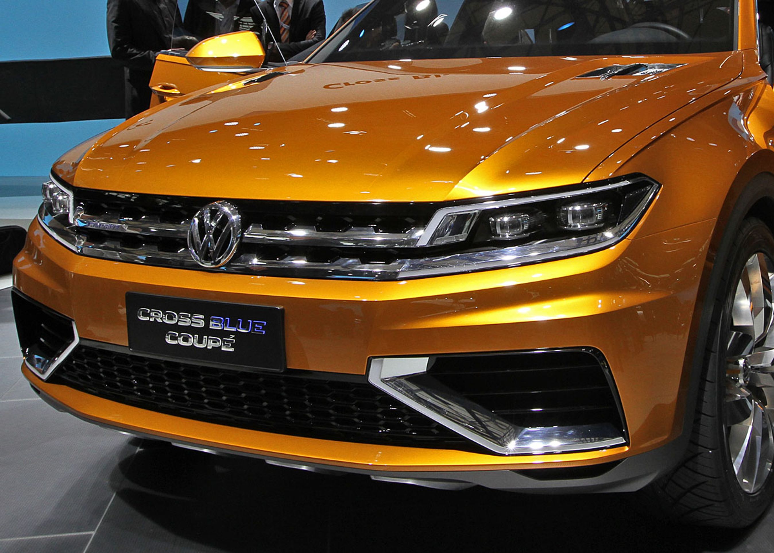 Bag den genkendelige VW-grill ligger en ny V&-motor på 3,0 liter og med 301 hestekræfter.