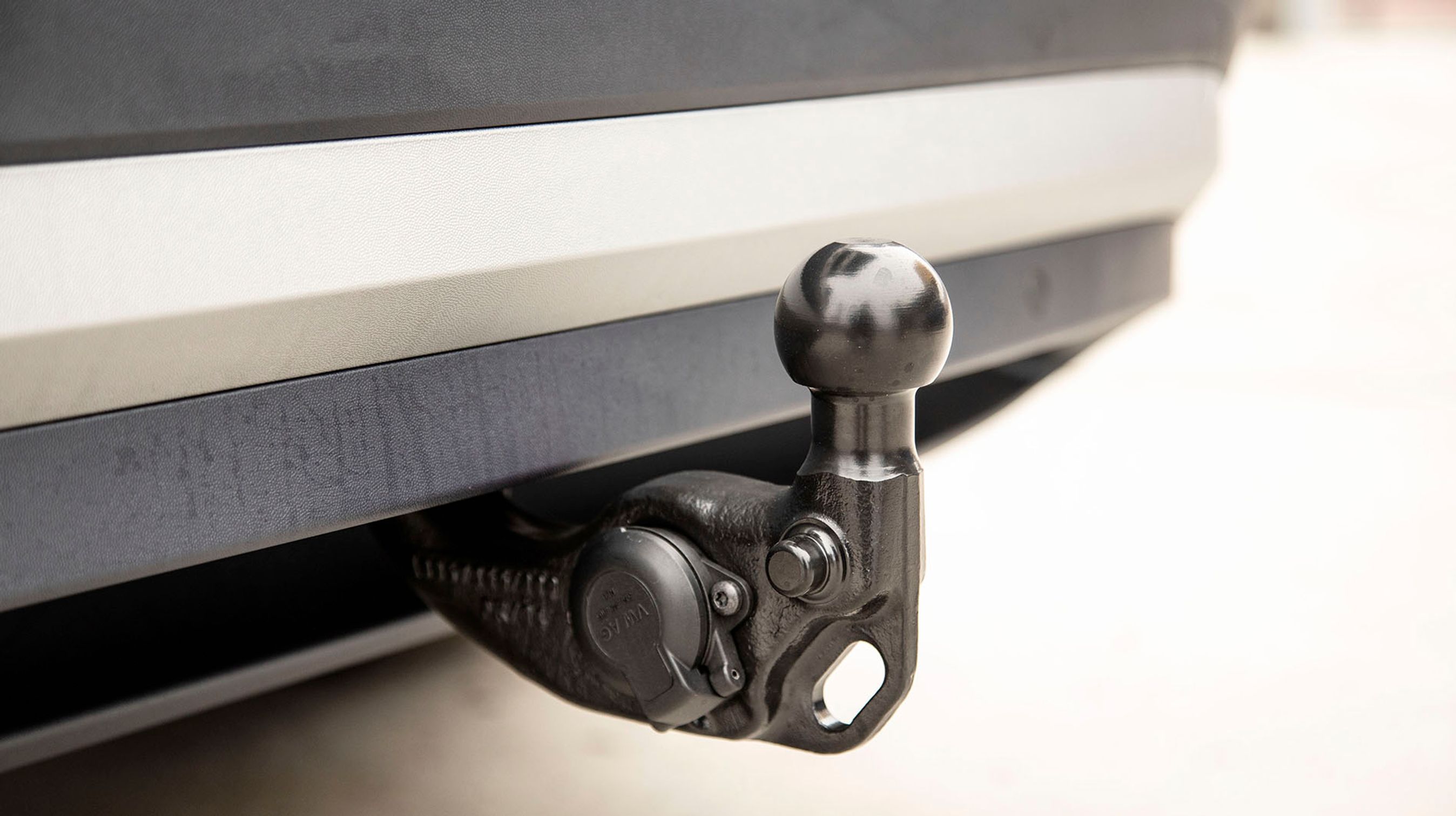 Alle udgaver af VW ID.4 kan udstyres med anhængertræk, og bilen må trække op til 1.200 kg, men de fleste udgaver må kun trække 1.000 kg. Anhængertrækket koster 7.000 kr.