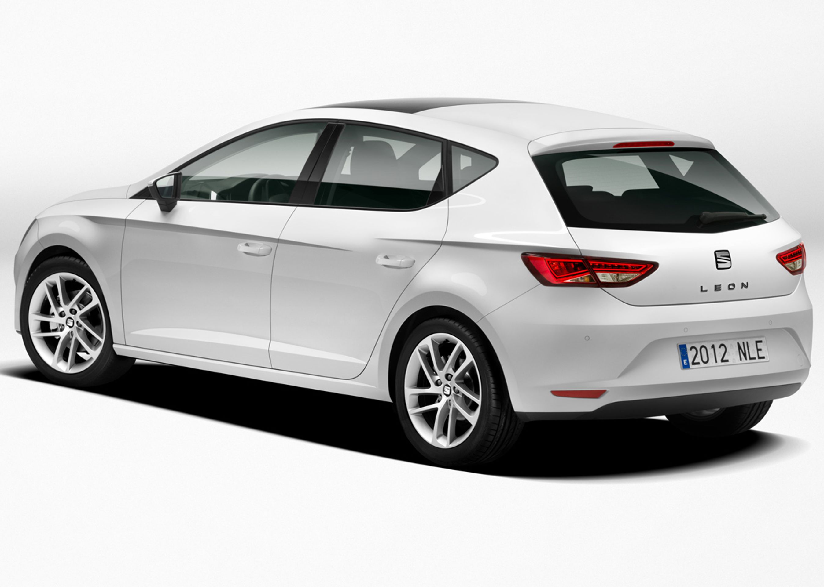 Leon har facon som en "fastback" - taglinjen giver den næsten stationcar-proportioner. Bagagerummet er på 380 l, ca. 40 l mere end i forgængeren.