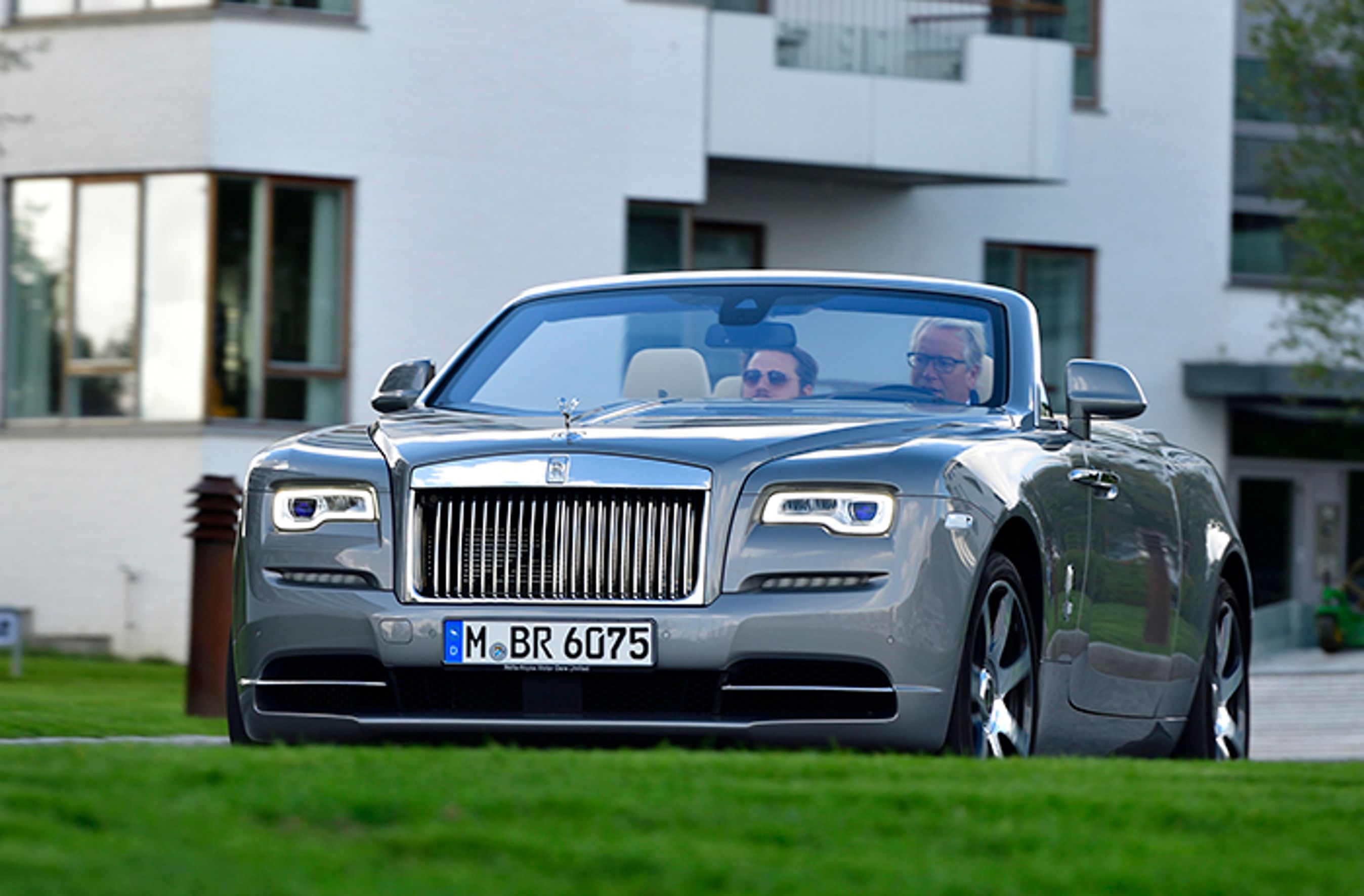Rolls-Royce Dawn forfra