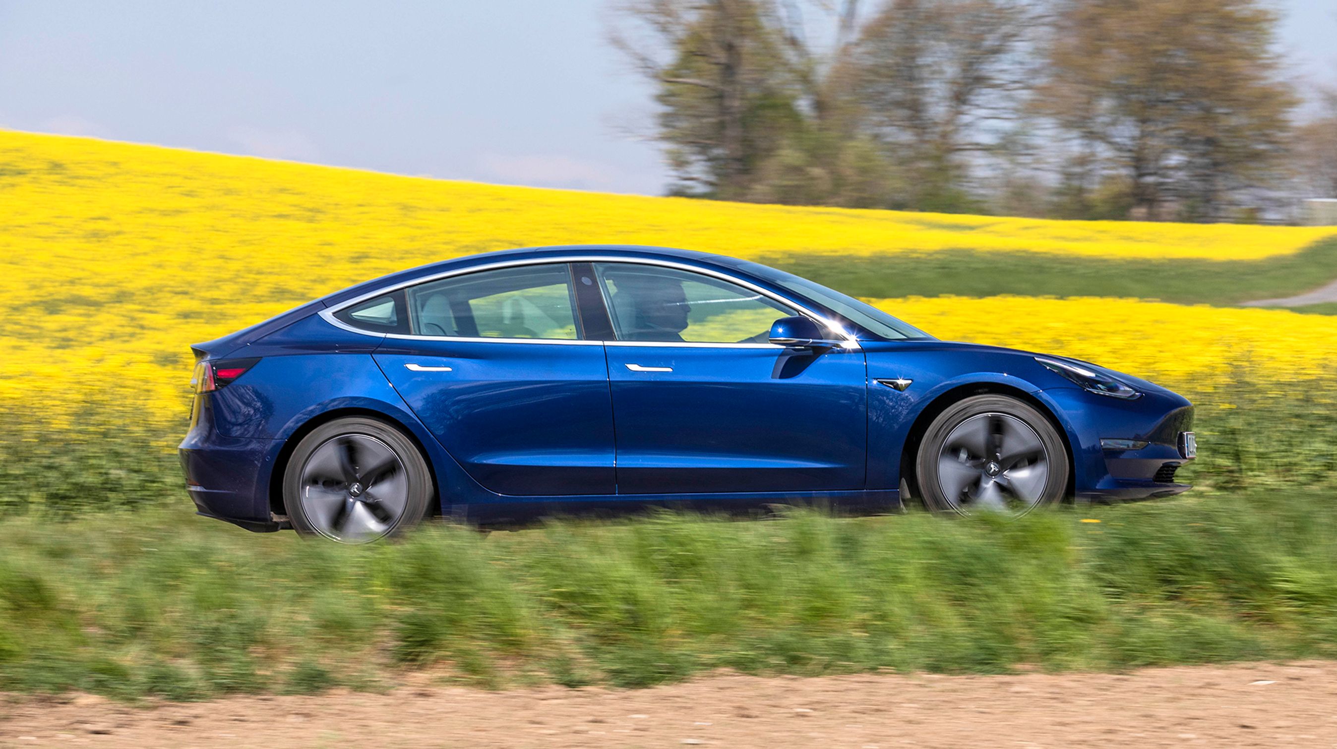 Designet er først og fremmest vindglat, og den firedørs sedan har en meget lille luftmodstand.