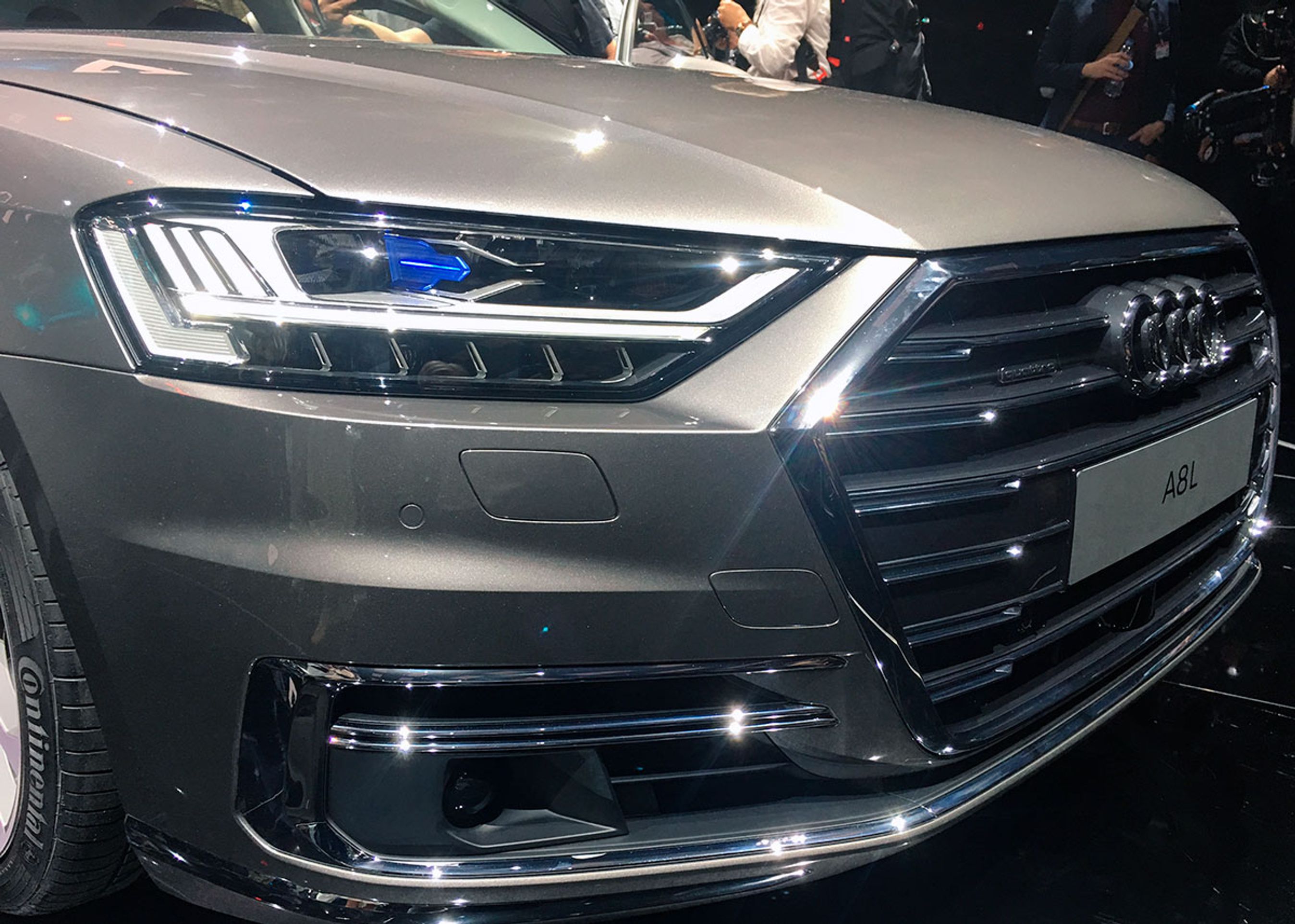 Som noget nyt kan bilen leveres med laserforlygter, der arbejder sammen med matrix LED-lyset.