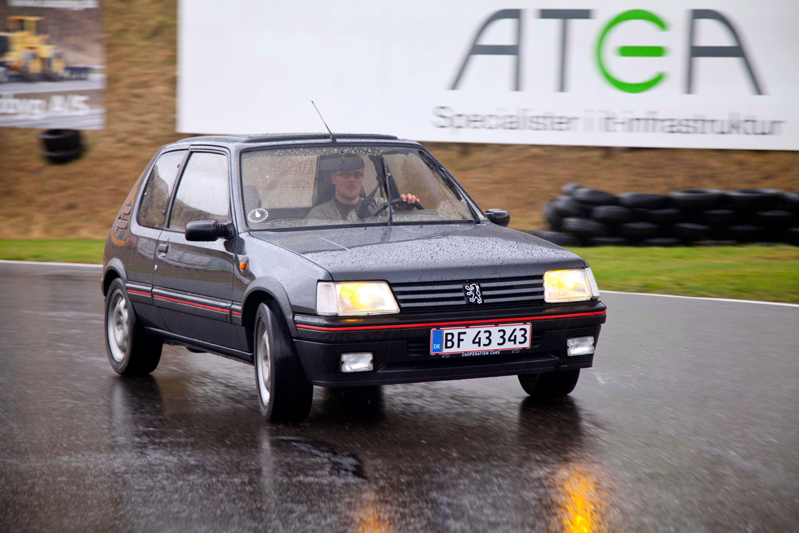 Det kan være sin sag at forsikre en yngre klassiker, skriver MotorClassic, FDMs magasin om klassiske biler