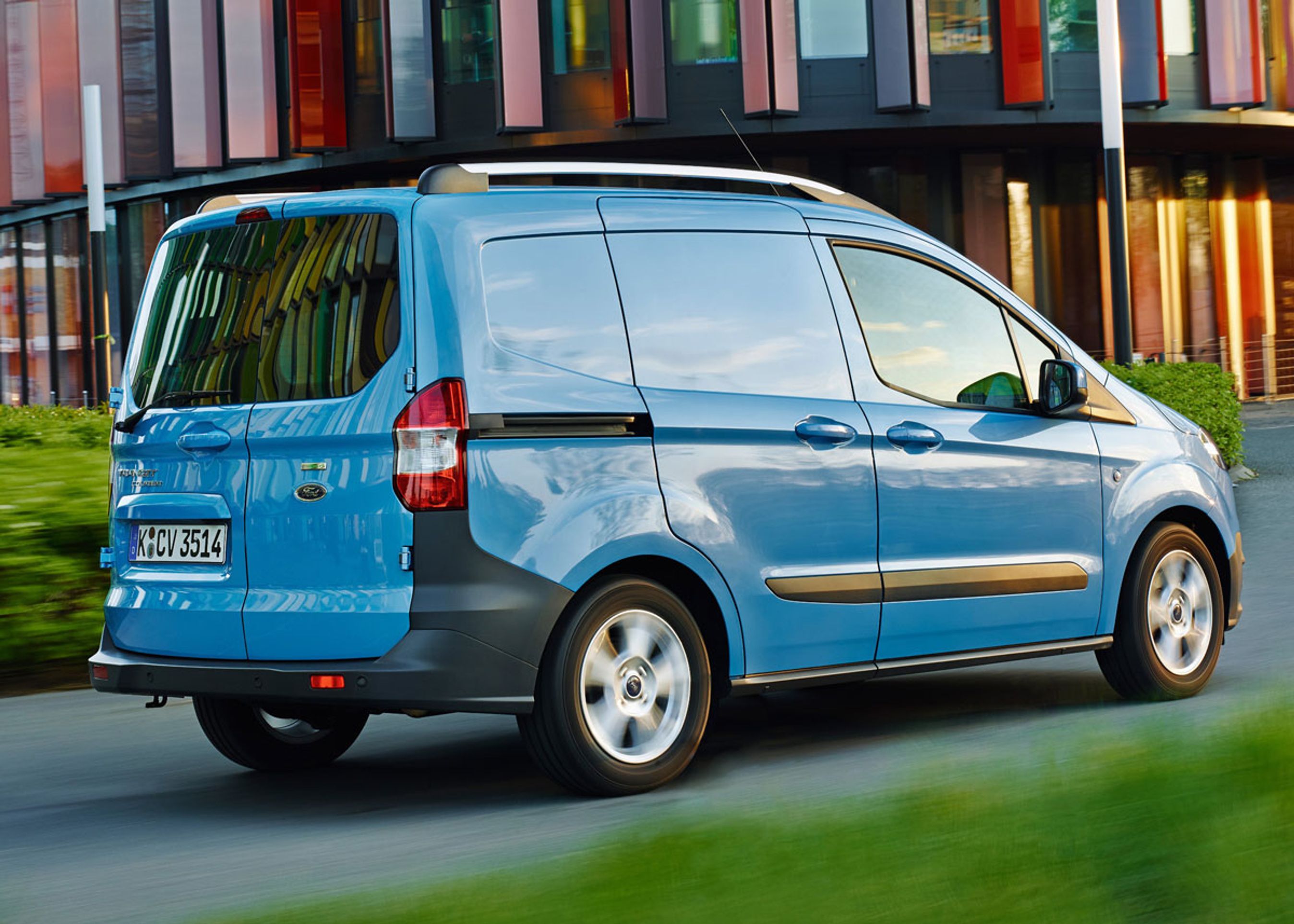 Ford Transit Courier hører til i den helt lille varevognsklasse og er baseret på Ford B-Max.