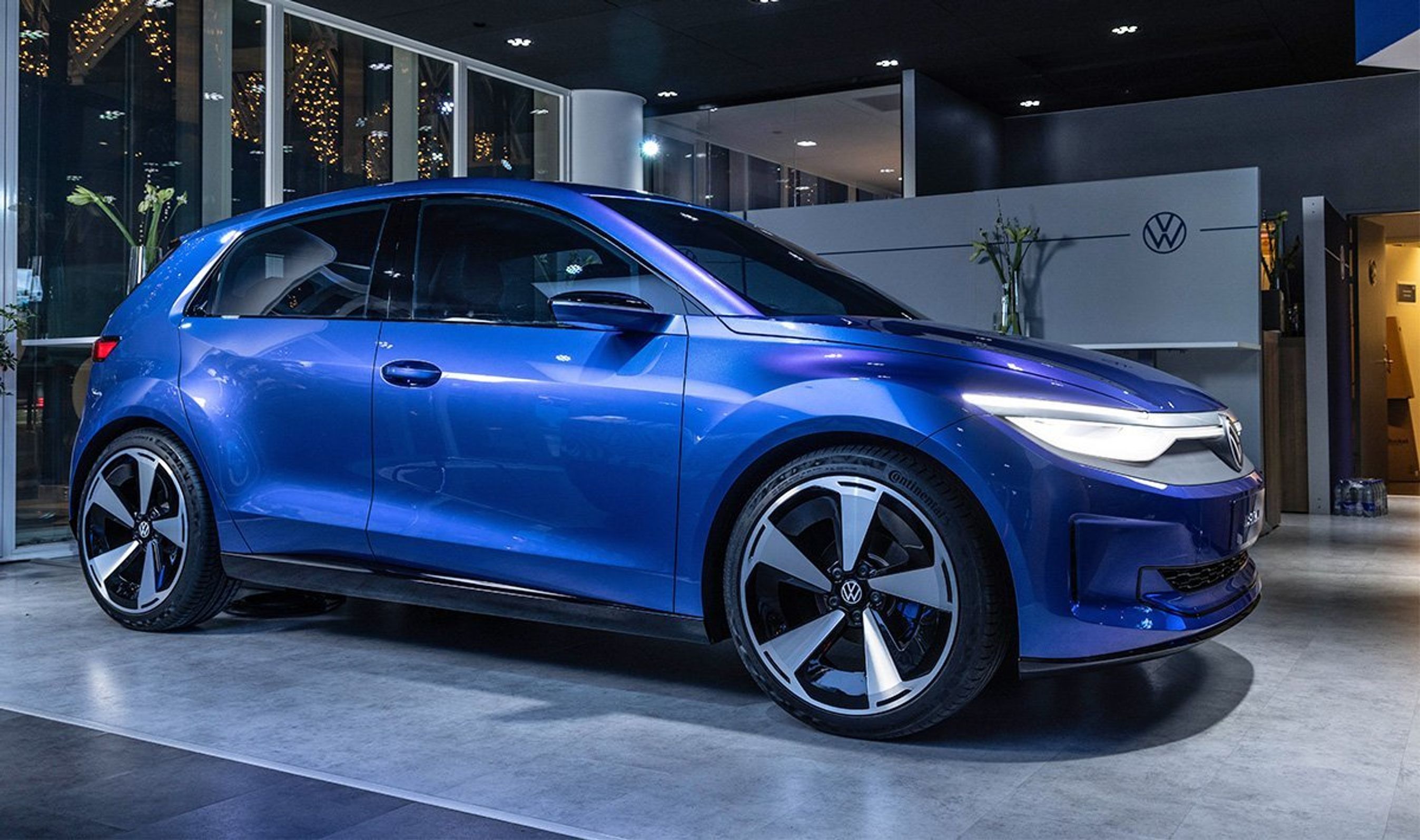 VW ID.2 i blå set forfra.