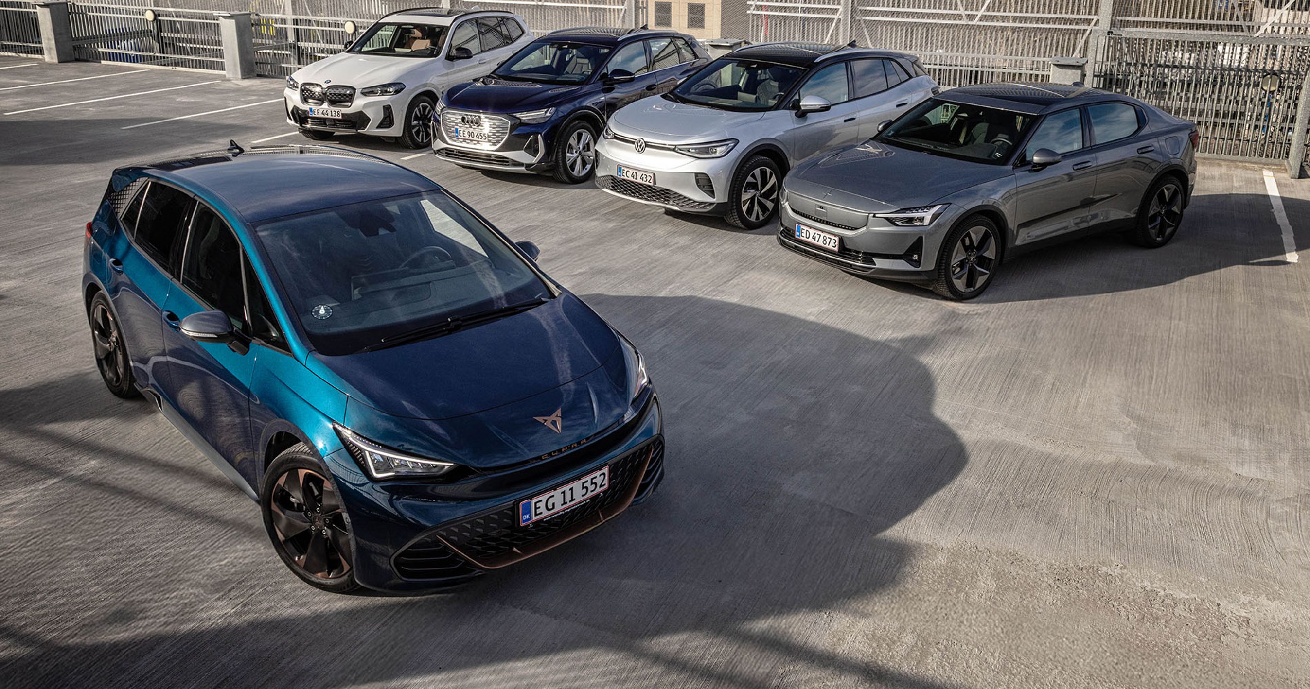 Cupra Born står foran en BMW iX3, Audi Q4 e-tron, VW ID.4 og Polestar 2.