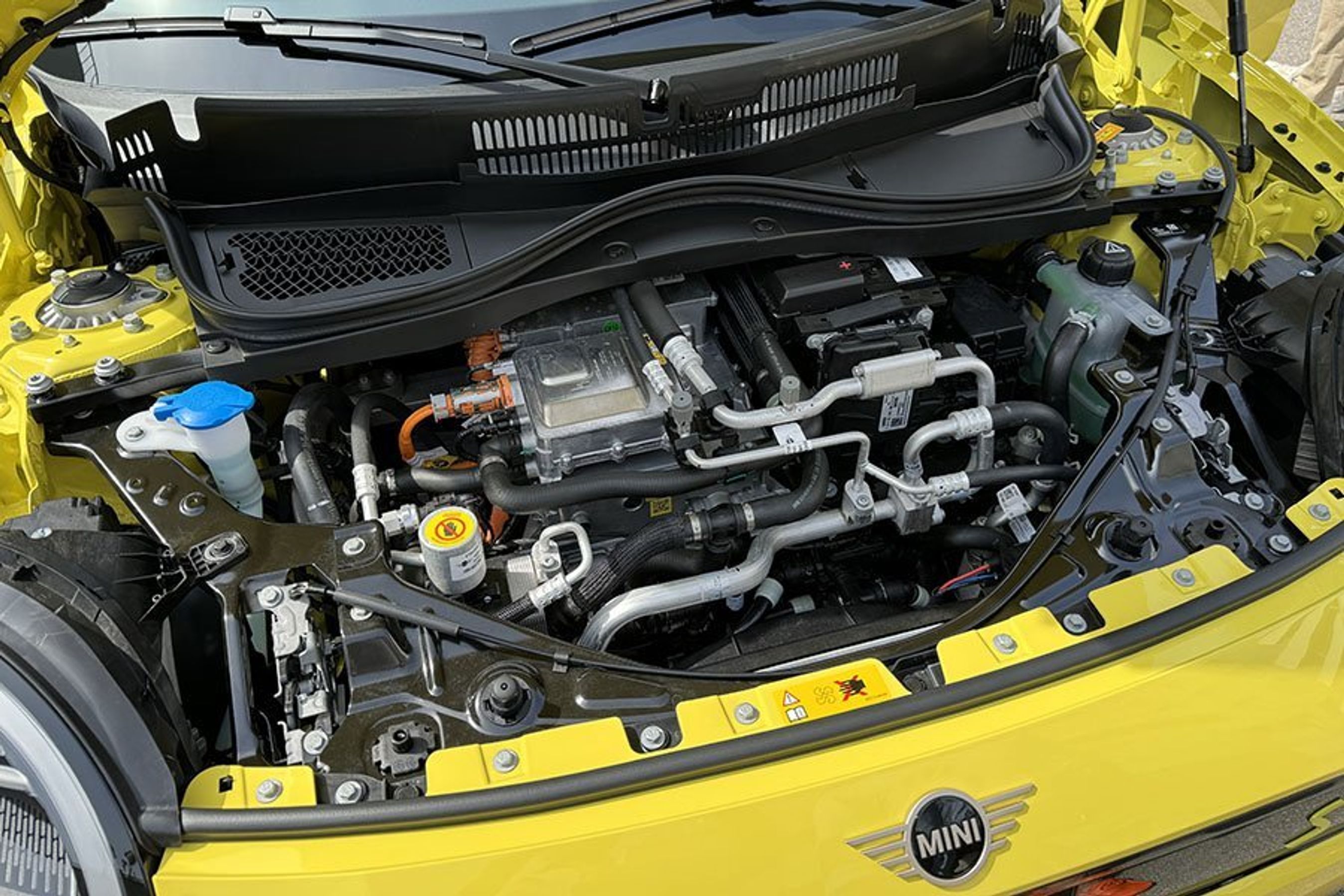 Motorrummet i en Mini Cooper