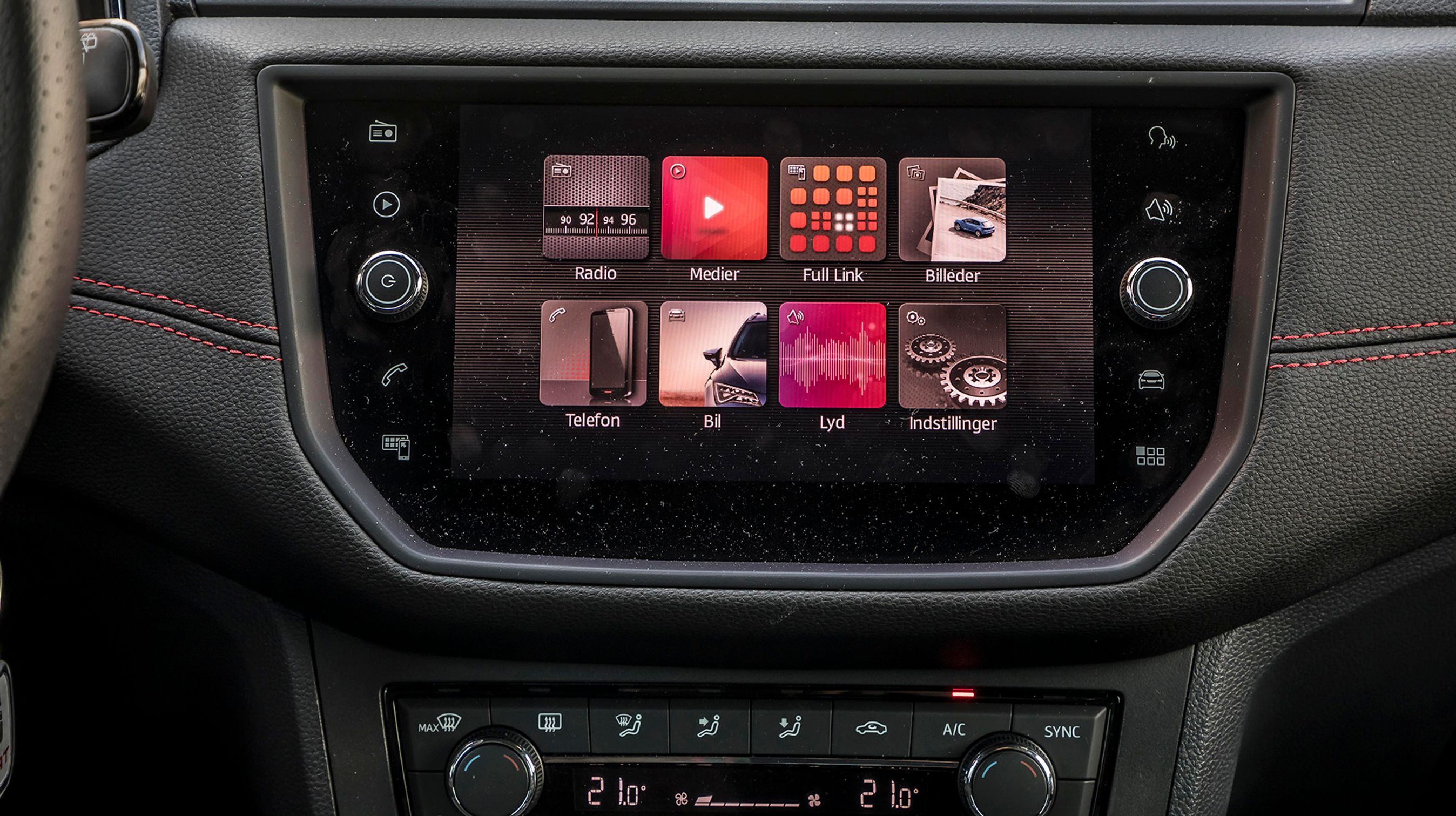 Denne ottetommers skærm fungerer aldeles fortrinligt og er blandt de bedste på markedet. Men den er ikke standard. Til 6.500 kr. er Apple CarPlay med i prisen (og Android Auto når det kommer på dansk).