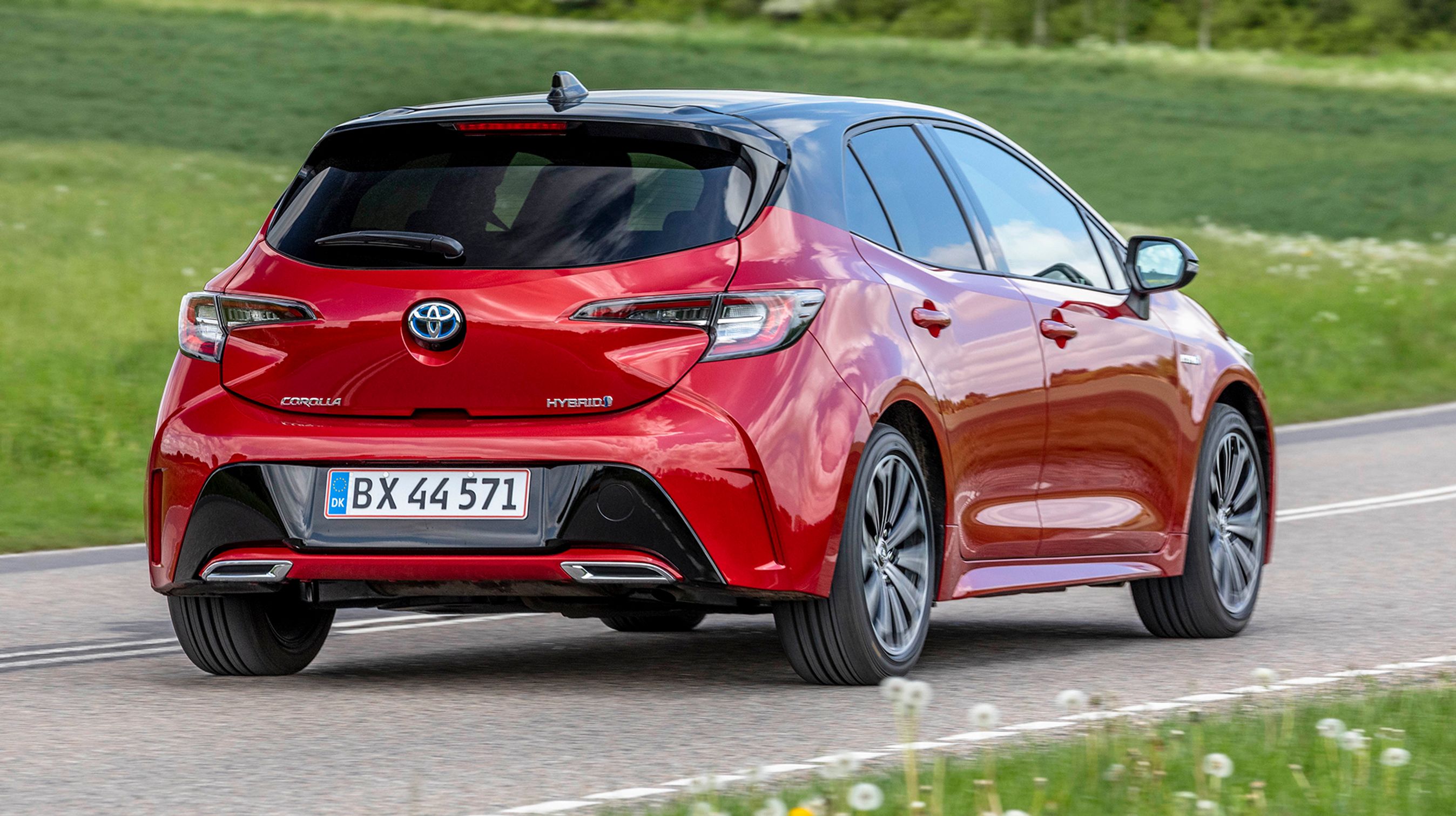 Hvor Corolla tidligere var en kedelig kasse, har Toyota skruet op for den sportslige charme med den seneste generation, hvor især fronten er blevet mere dynamisk. 