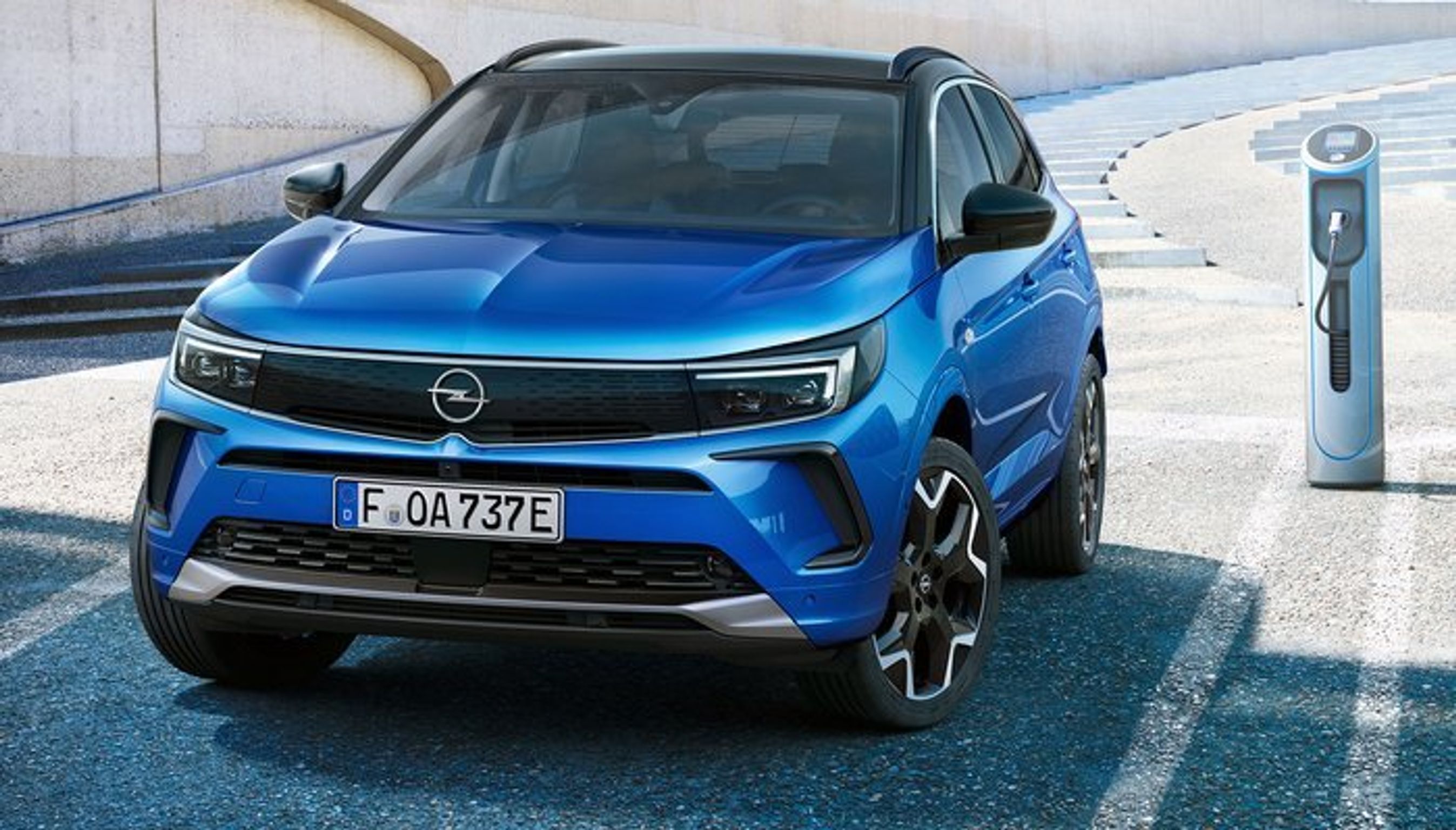 Opel Grandland får helt ny front med Opels nye Vizor-design.