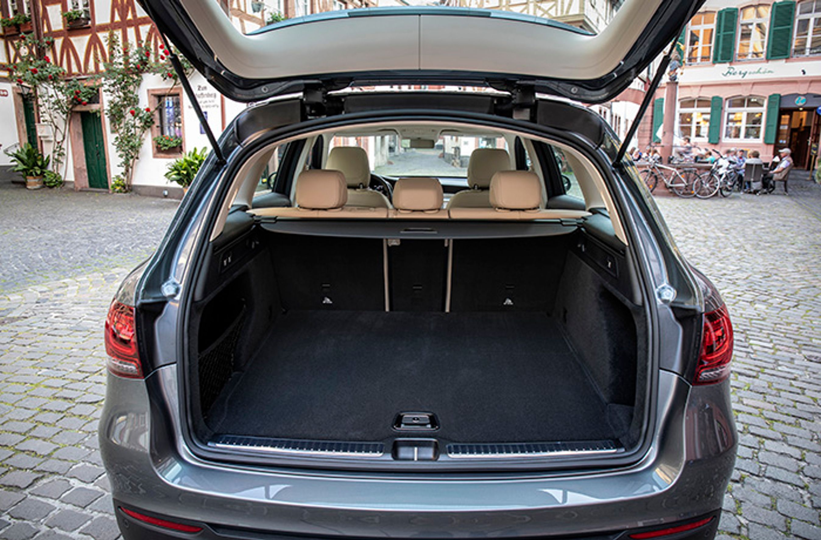 Bagagerummet er på 580 liter.