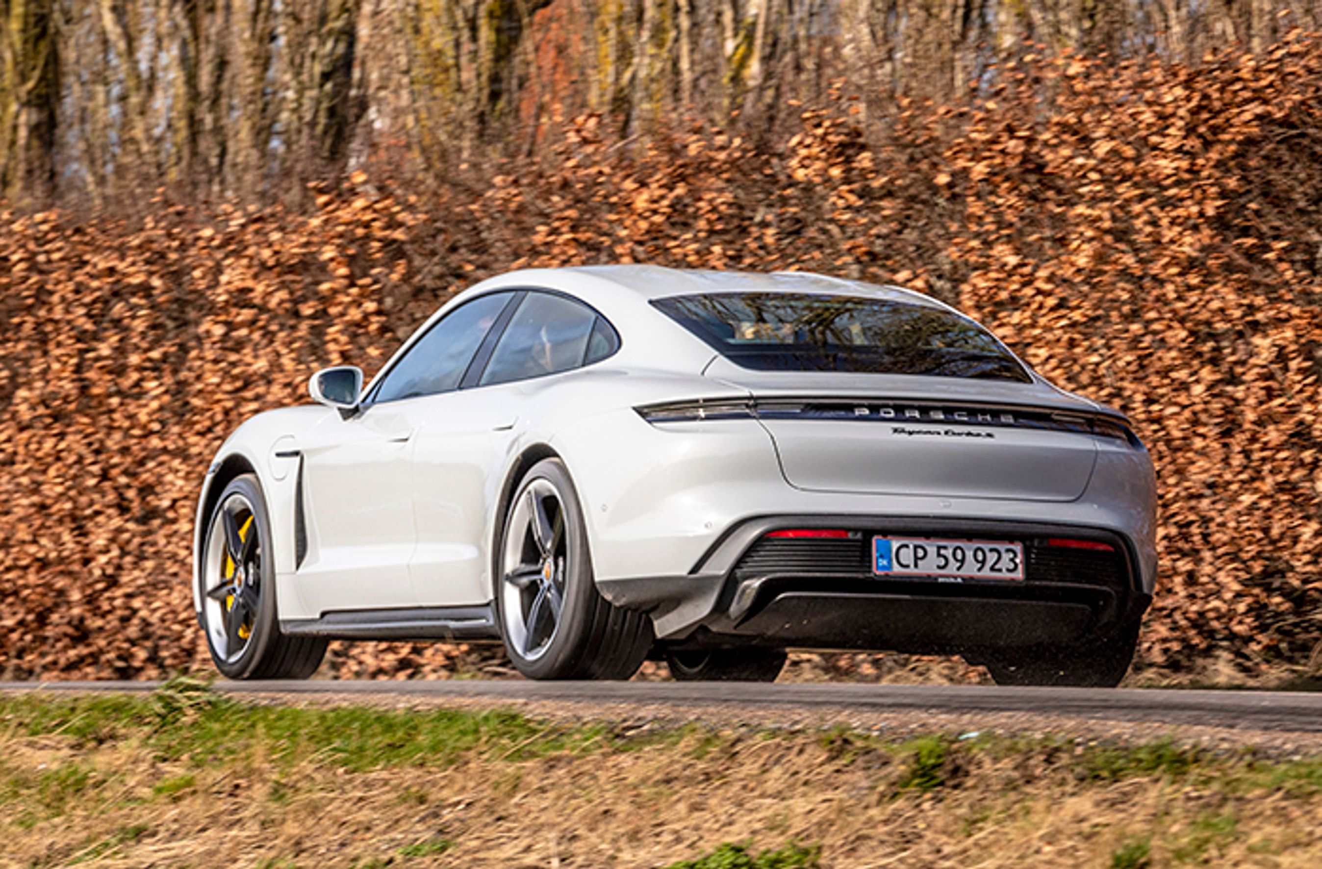 Porsche Taycan bagfra