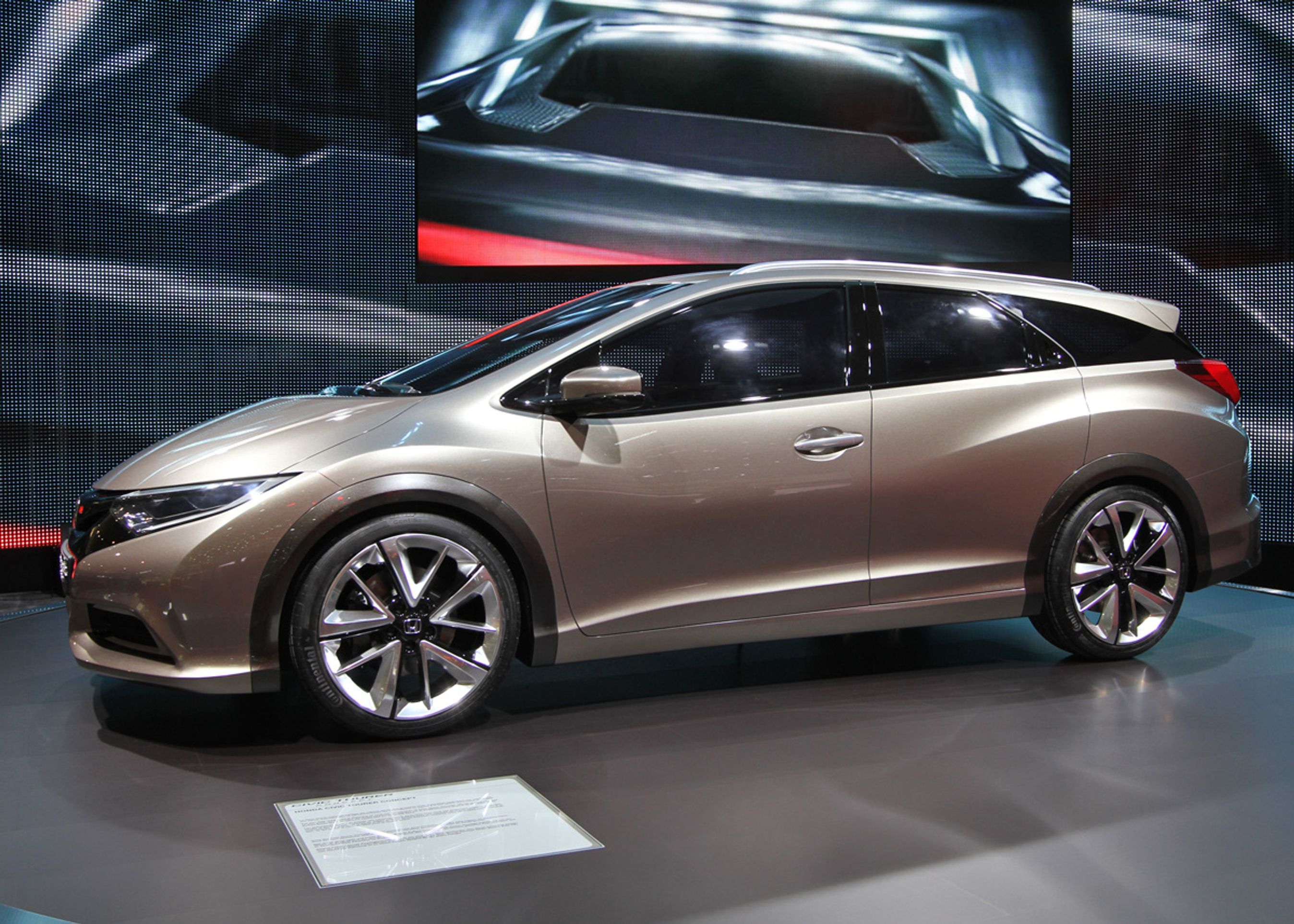 Honda Civic Tourer bliver designmæssigt et frisk pust i kompaktklassen.