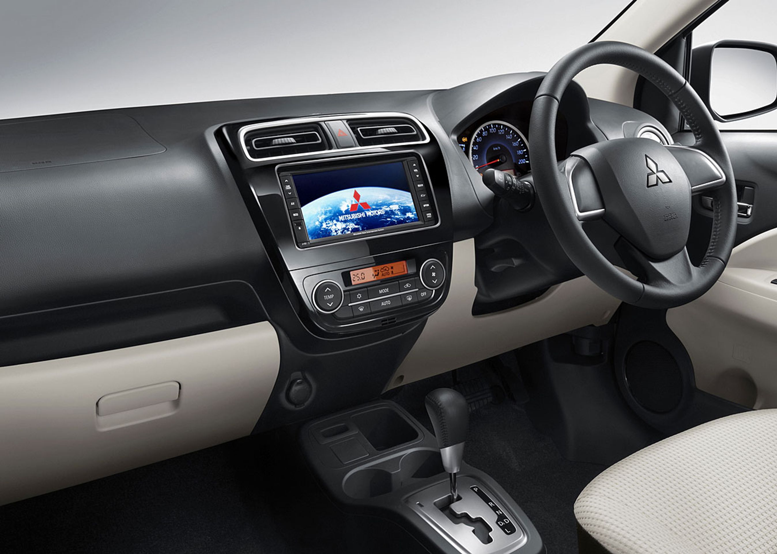 Førerpladsen er enkel og tilsyneladende overskuelig.