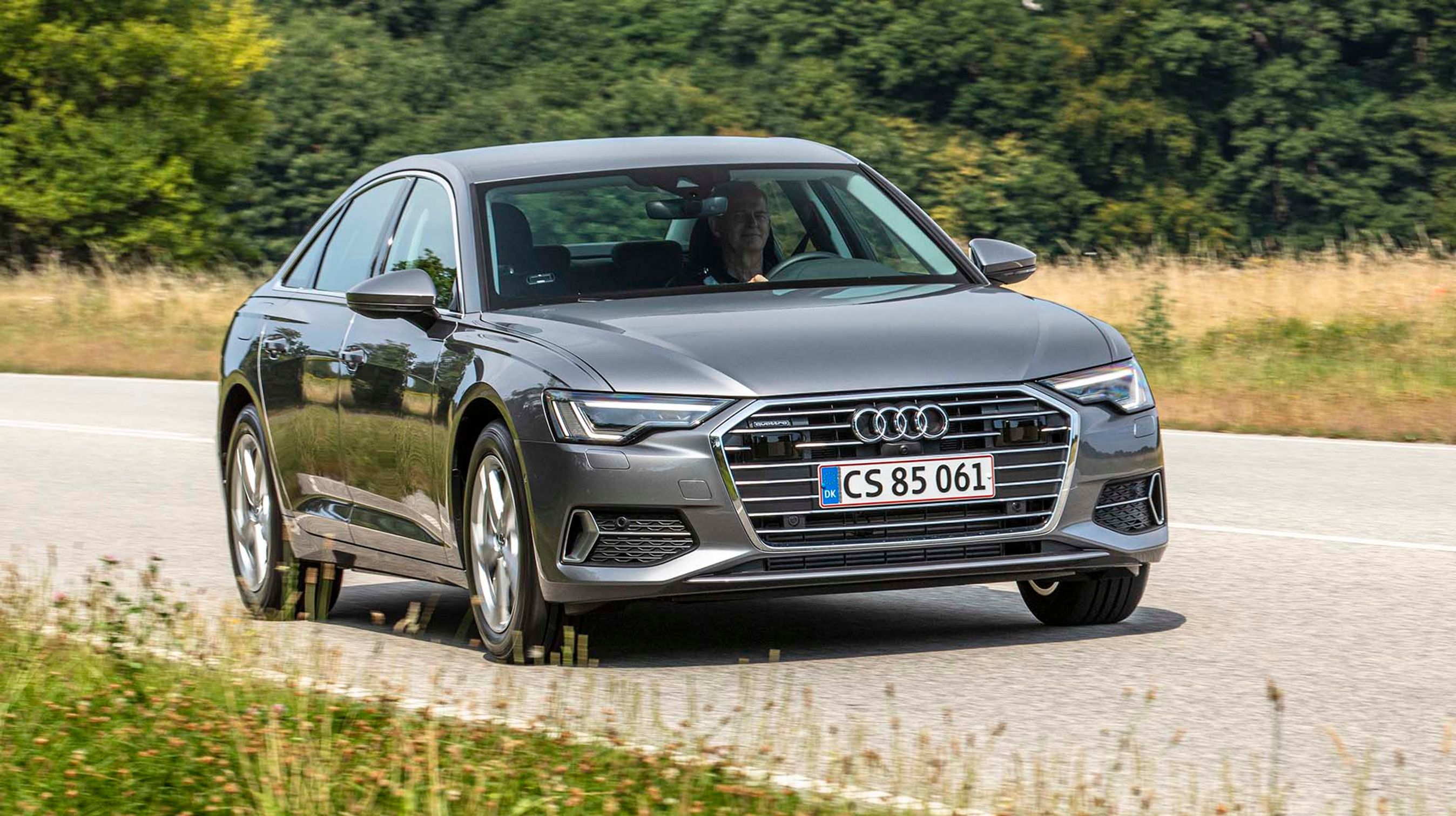 Audi A6 fås nu som plugin-hybrid som enten sedan (billedet) eller som stationcar. Matrix-LED-forlygter er standard i denne udgave.