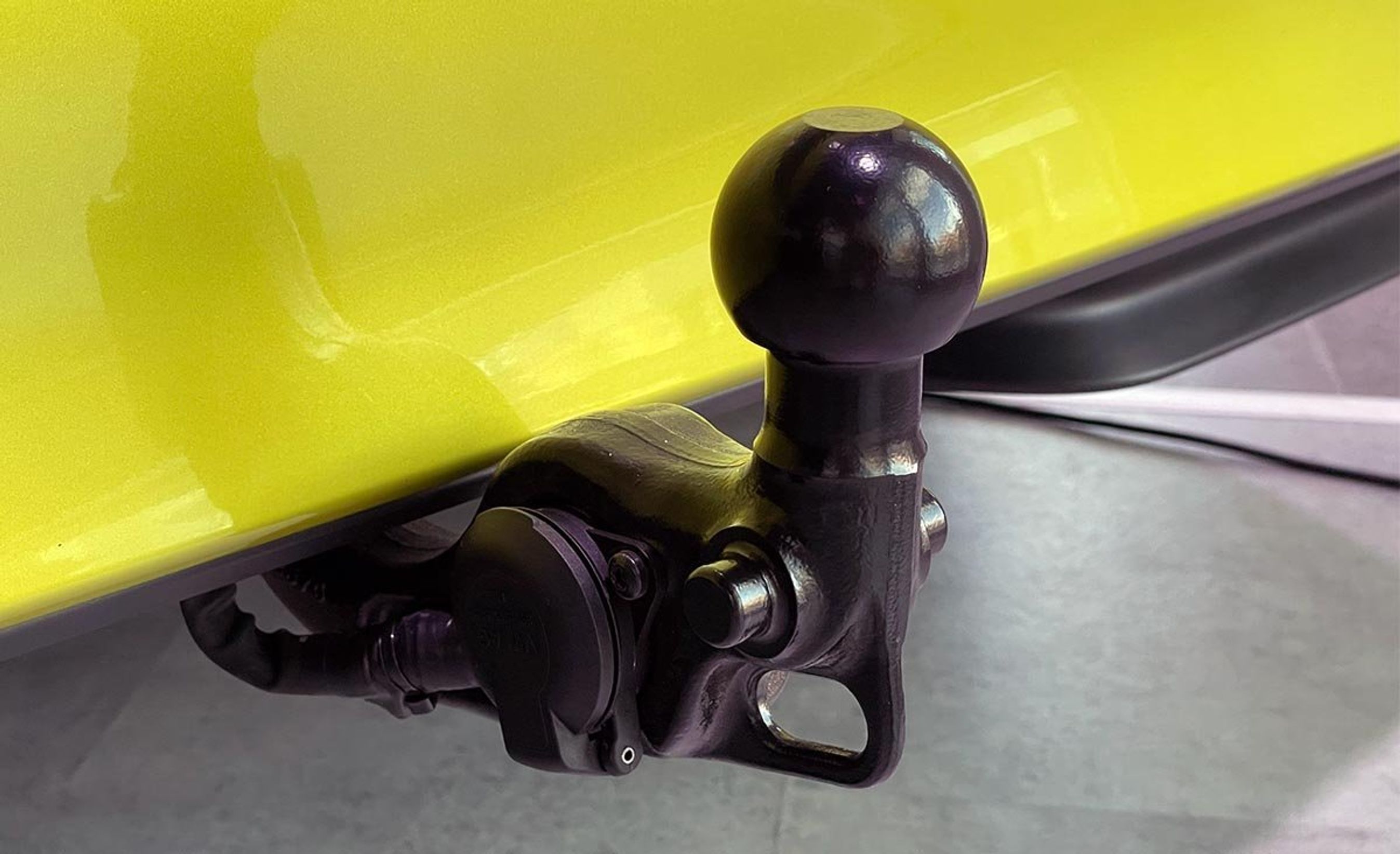 ID.Buzz fås med svingbar anhængertræk. Men trækvægten er temmelig beskeden i forhold til bilens størrelse: 1.000 kg.